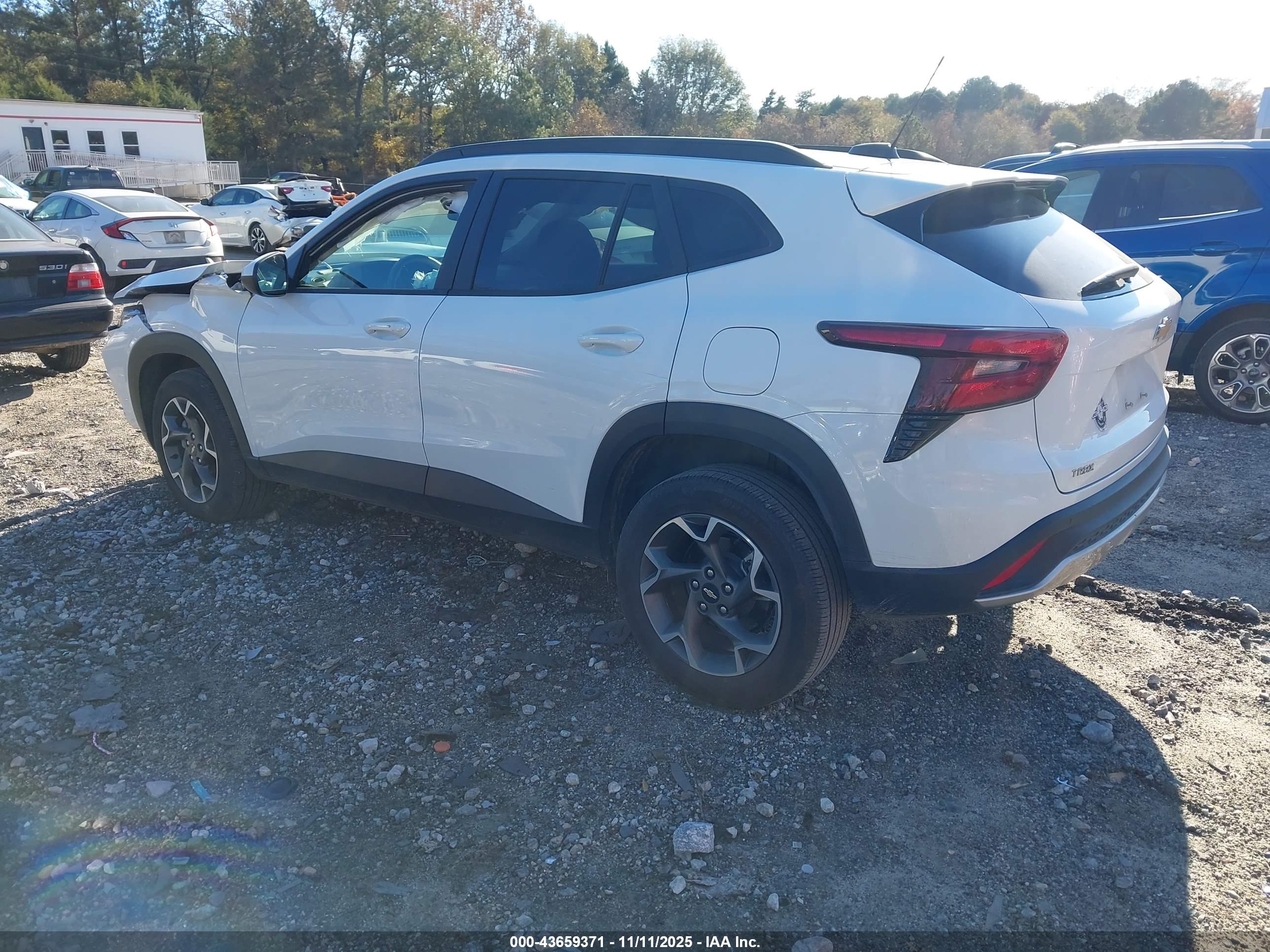 CHEVROLET TRAX image 3