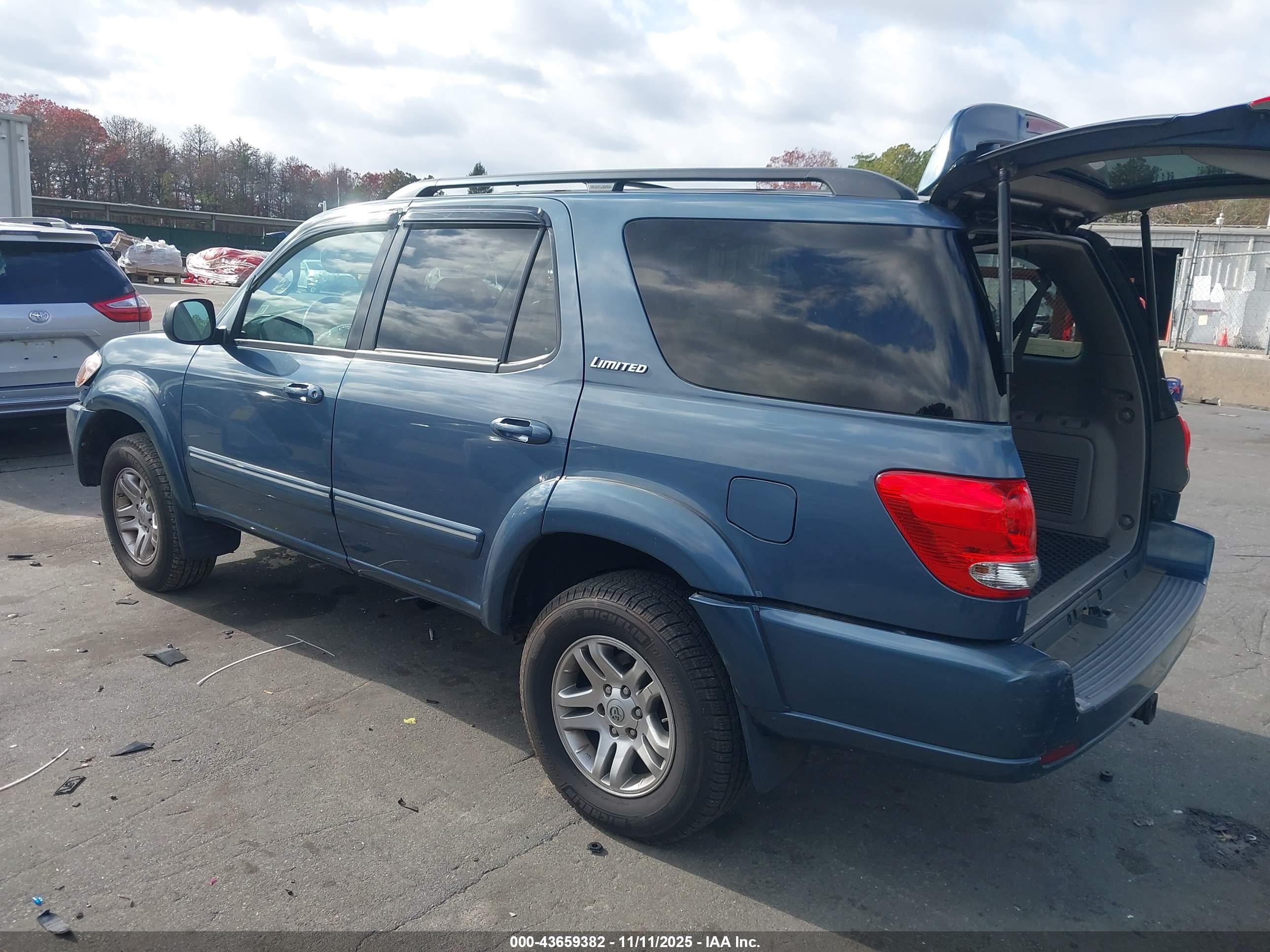 TOYOTA SEQUOIA image 3