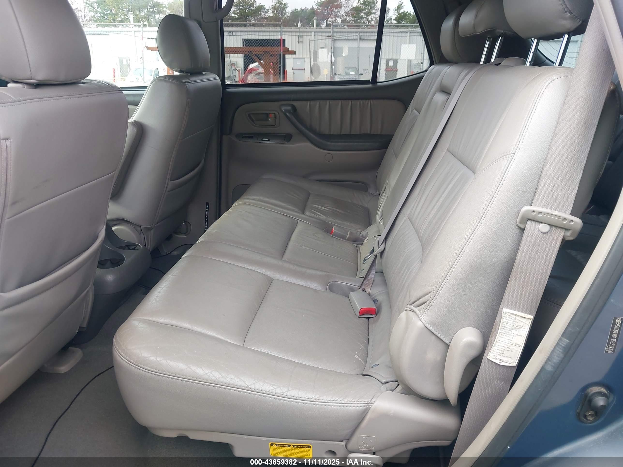 TOYOTA SEQUOIA image 8