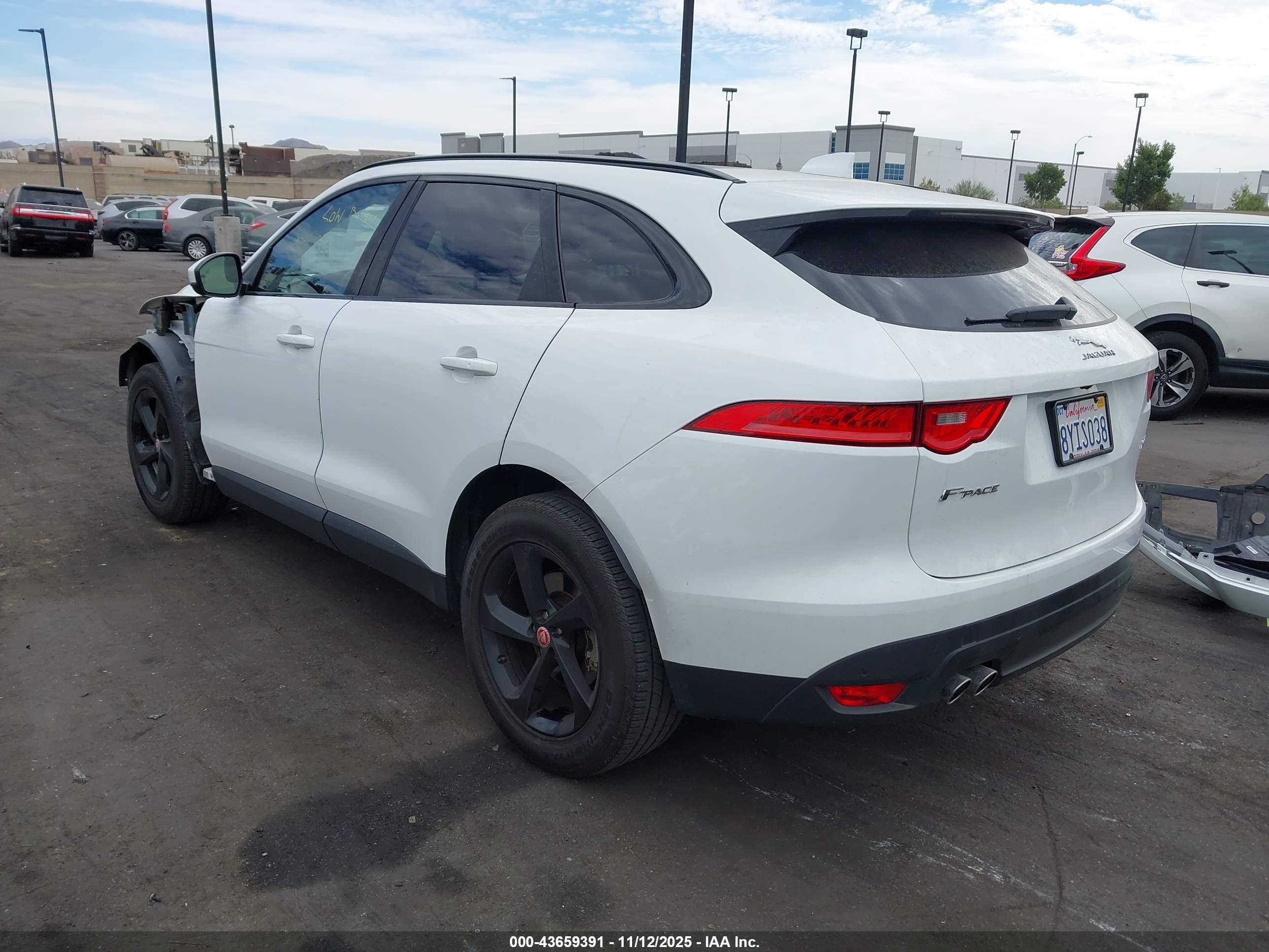 JAGUAR F-PACE image 3