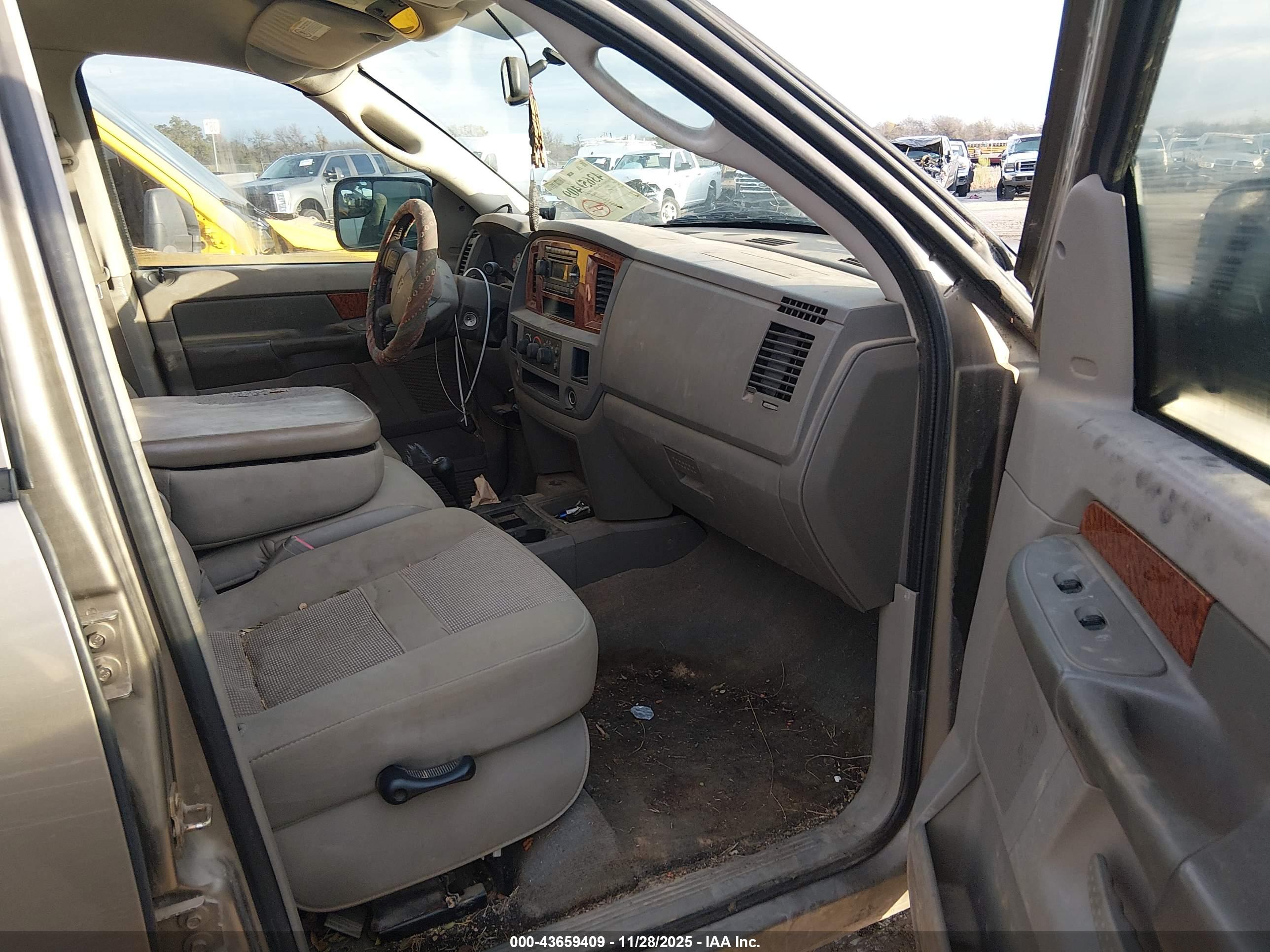 DODGE RAM image 5