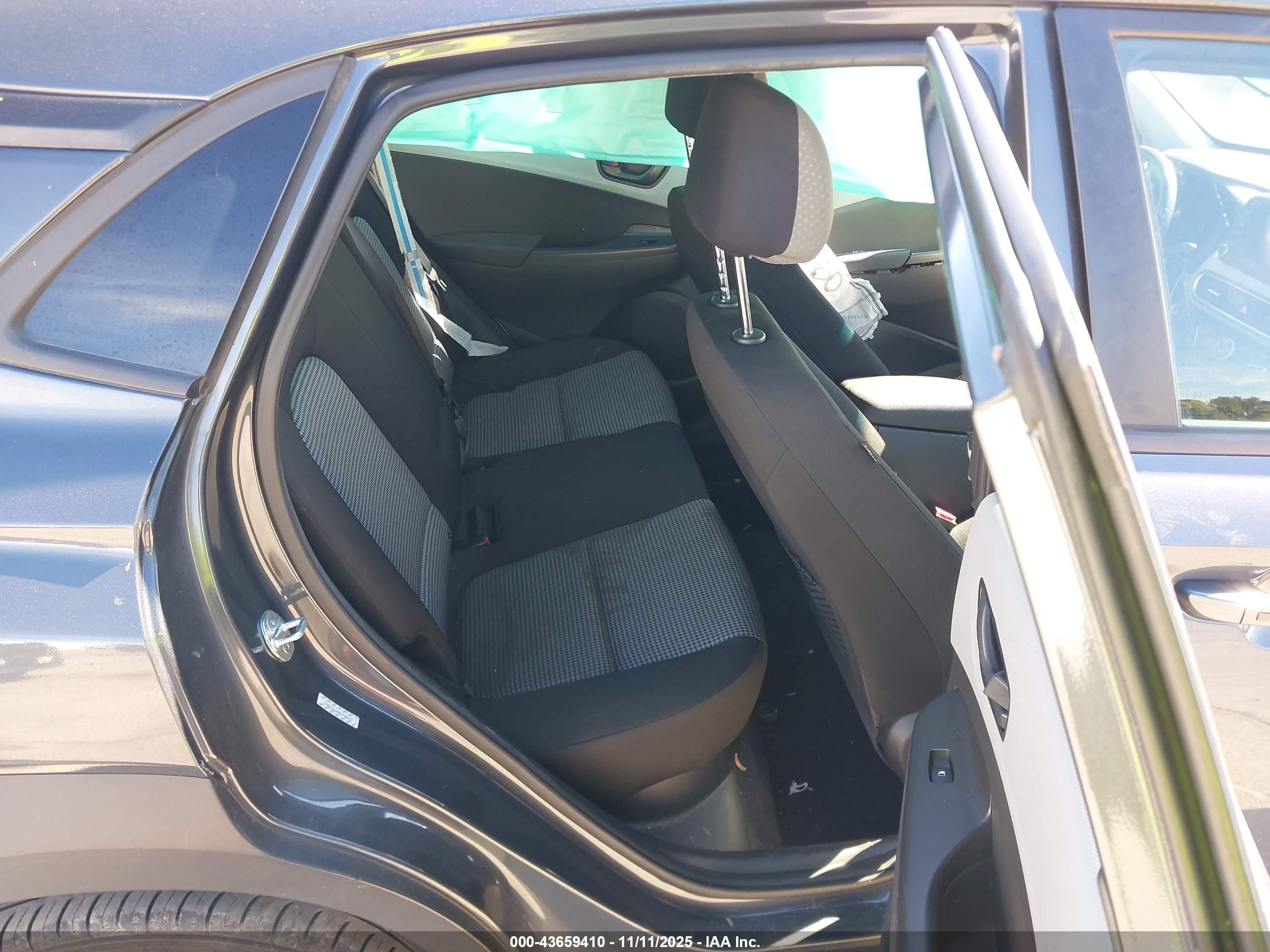 HYUNDAI KONA image 8