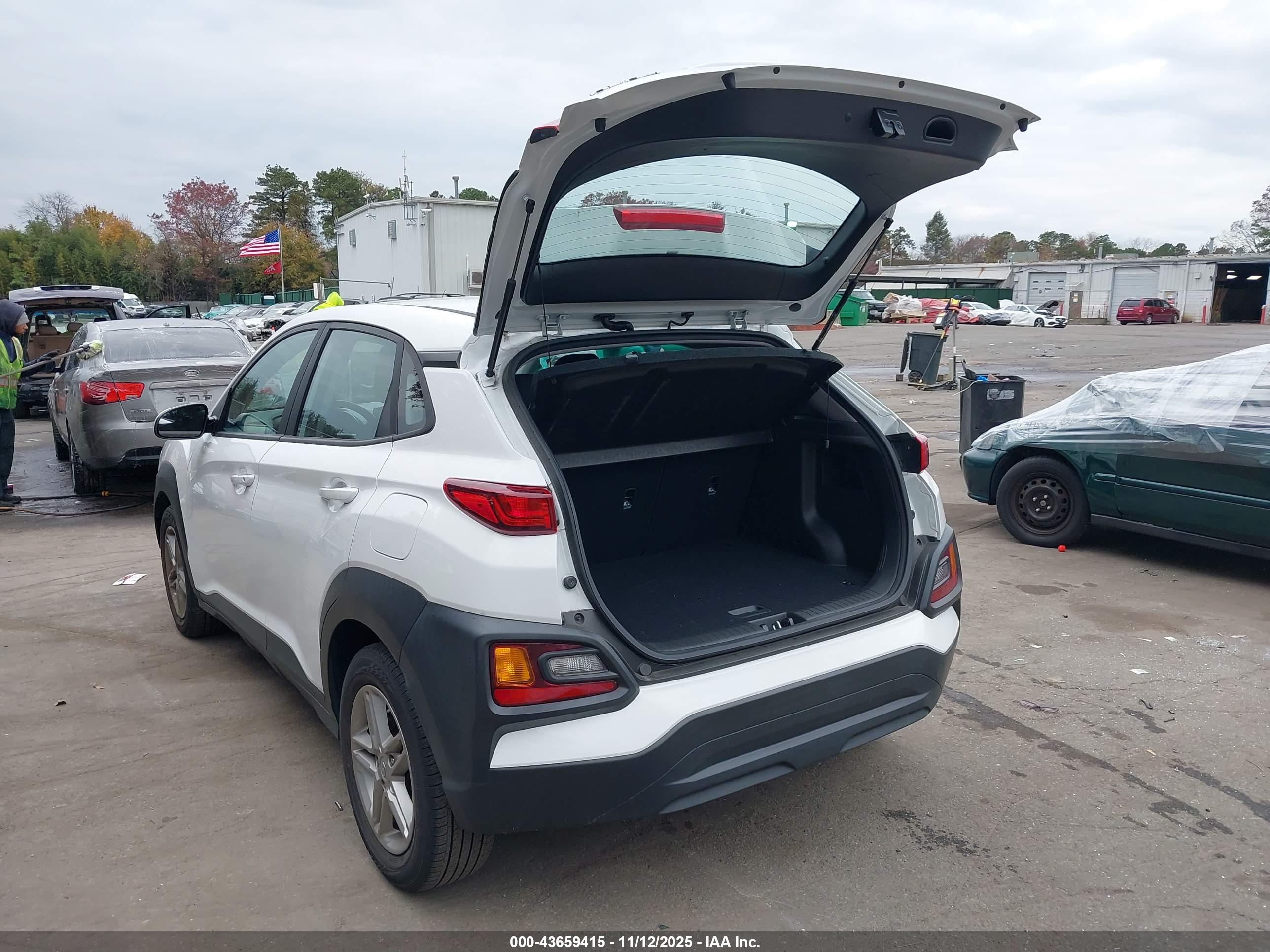 HYUNDAI KONA image 3