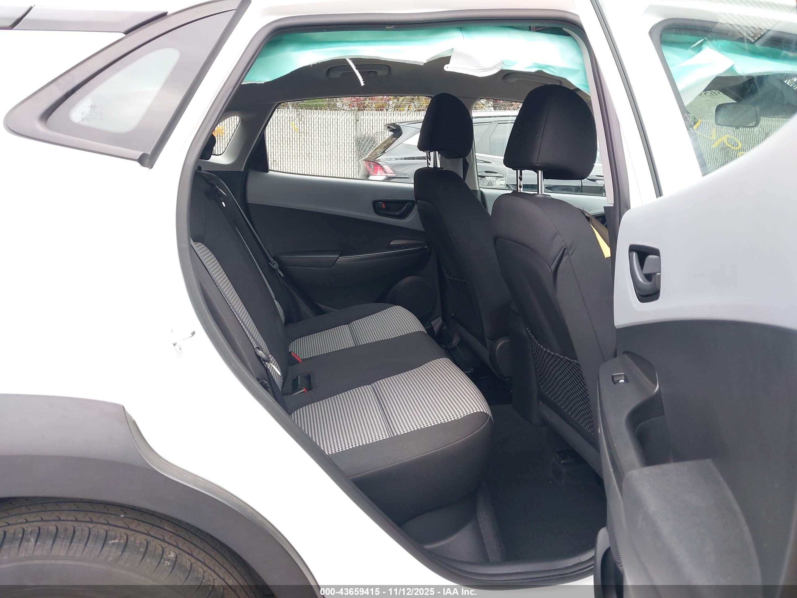 HYUNDAI KONA image 8