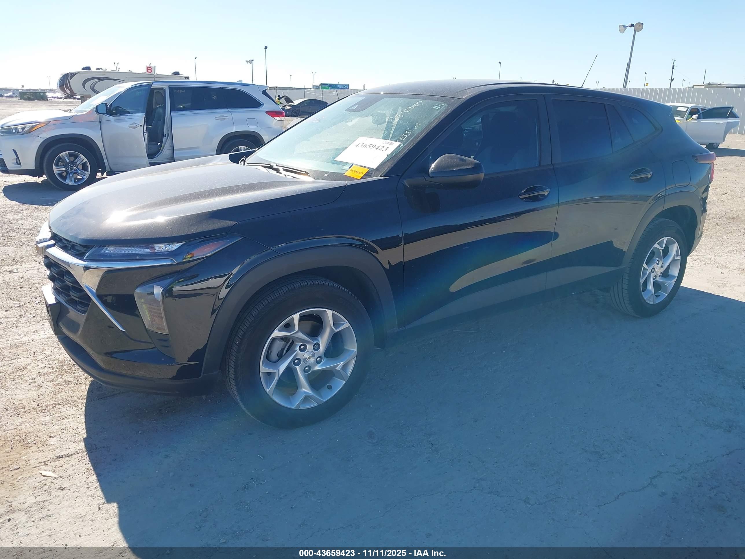 CHEVROLET TRAX image 2
