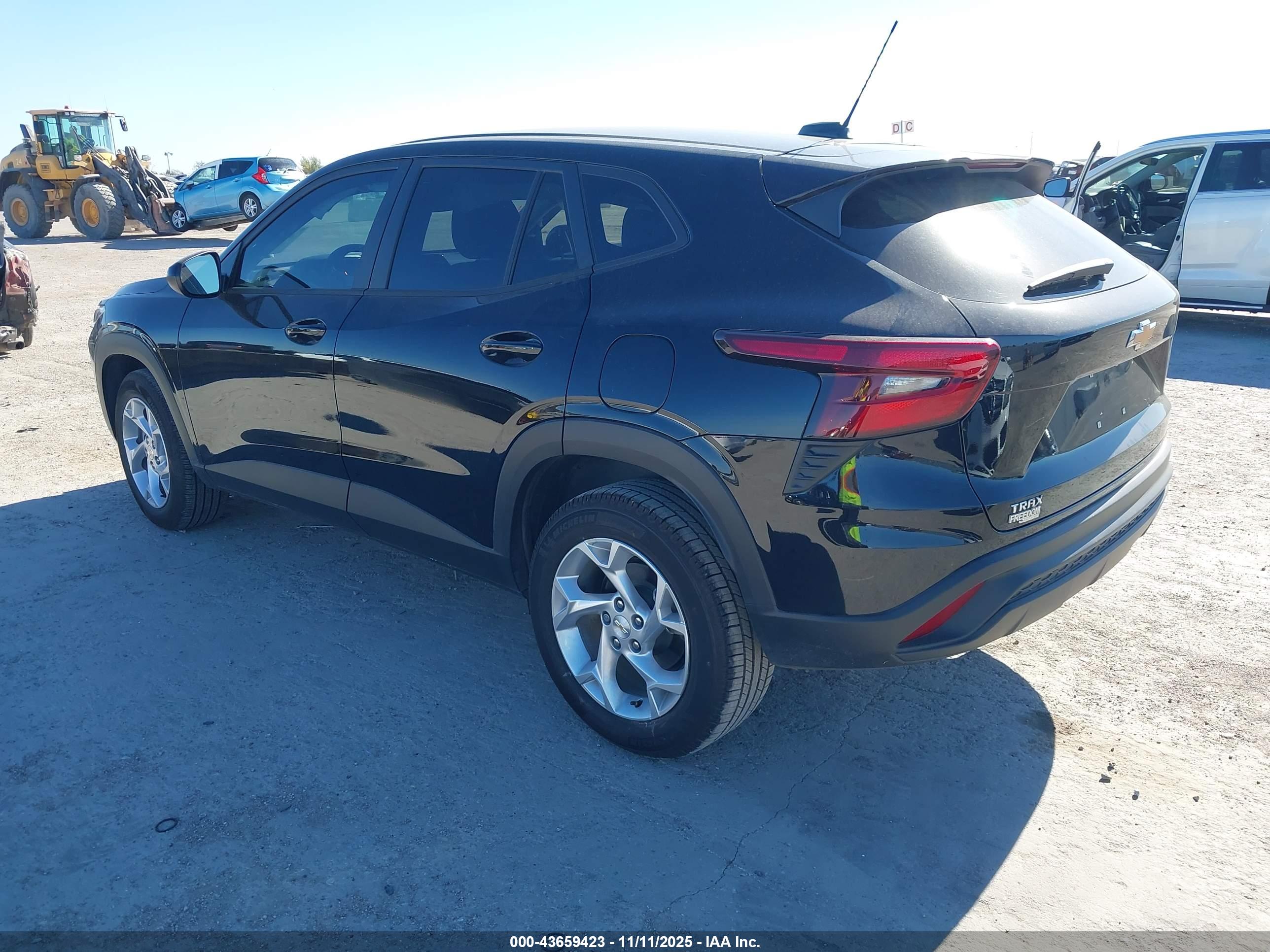 CHEVROLET TRAX image 3