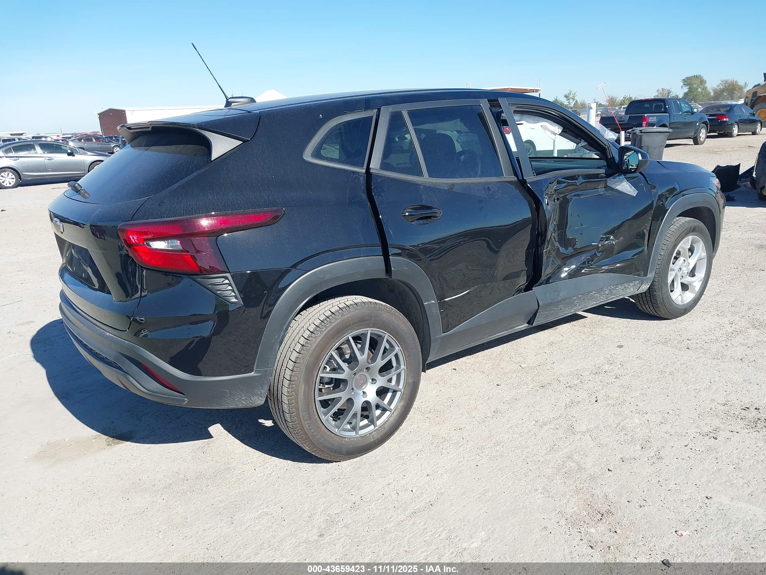 CHEVROLET TRAX image 4