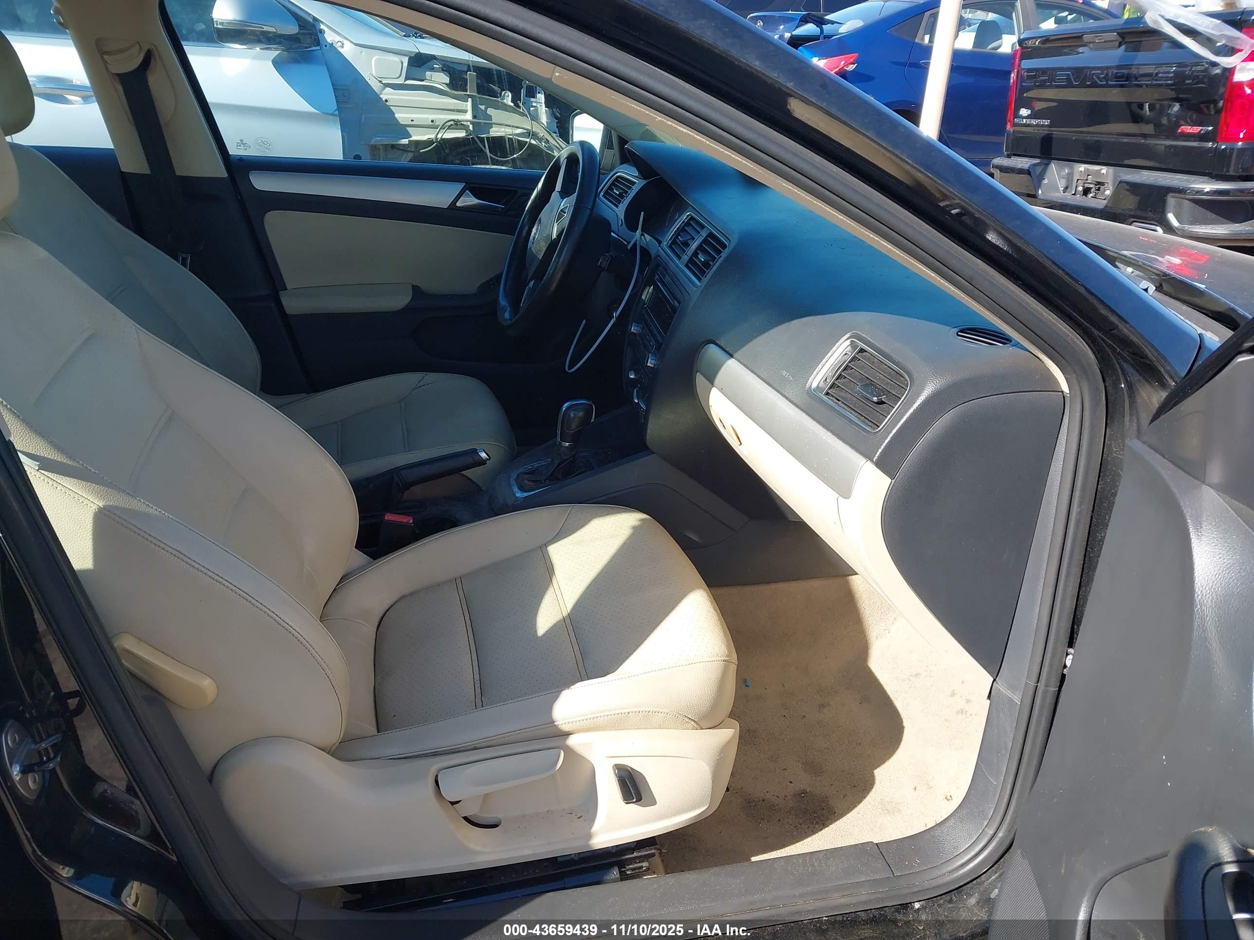 VOLKSWAGEN JETTA image 5
