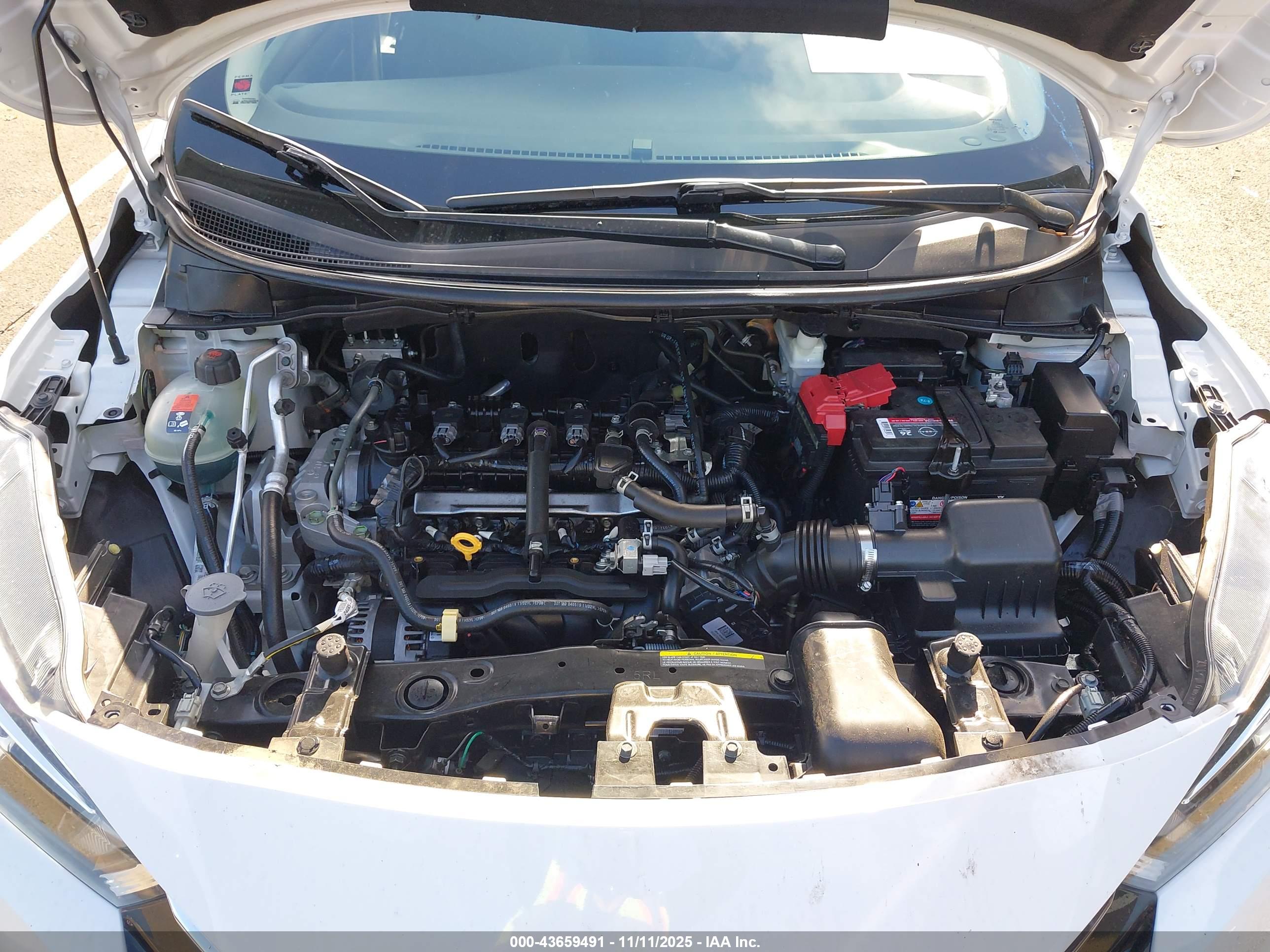 NISSAN VERSA image 10