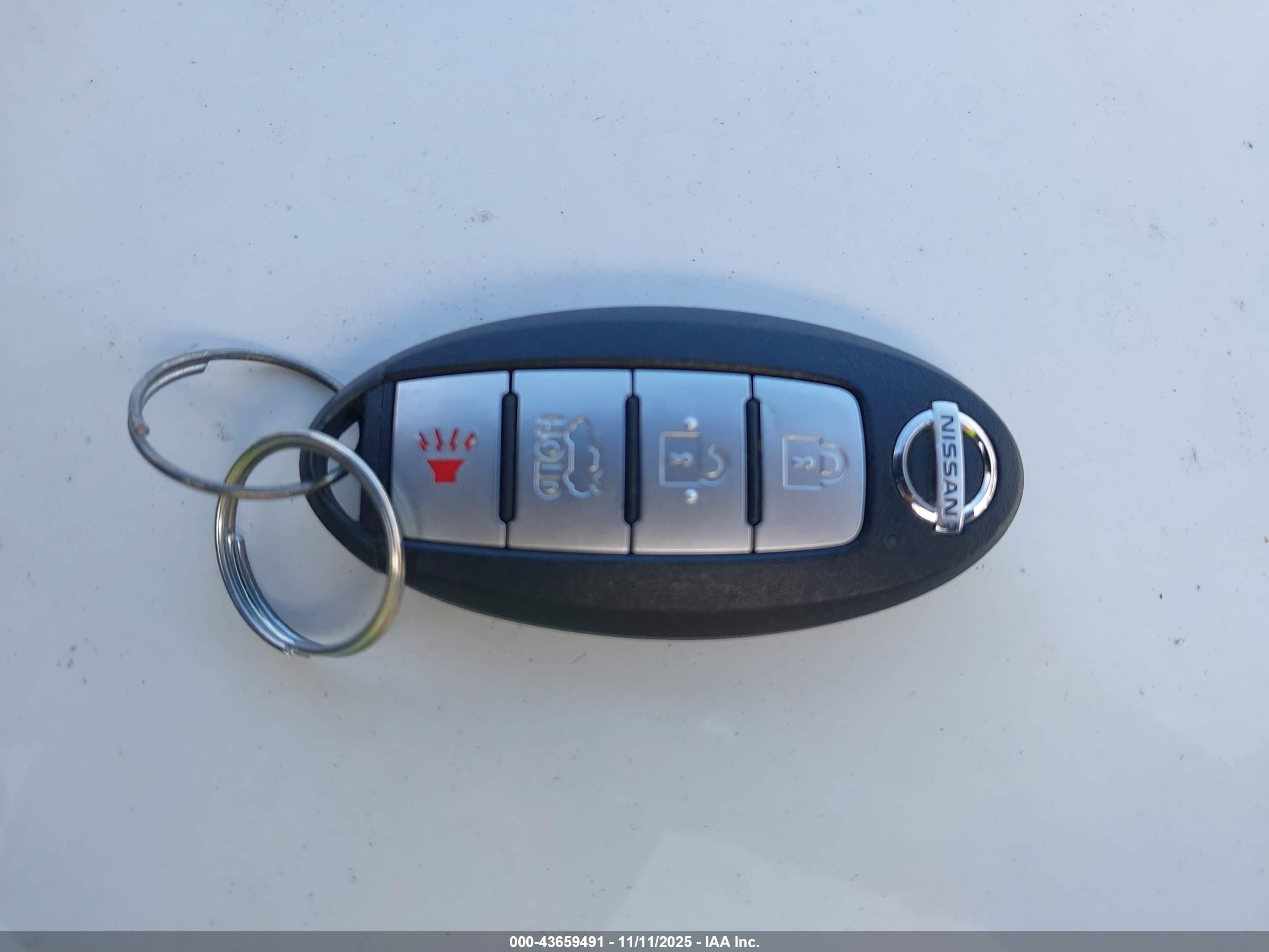 NISSAN VERSA image 11