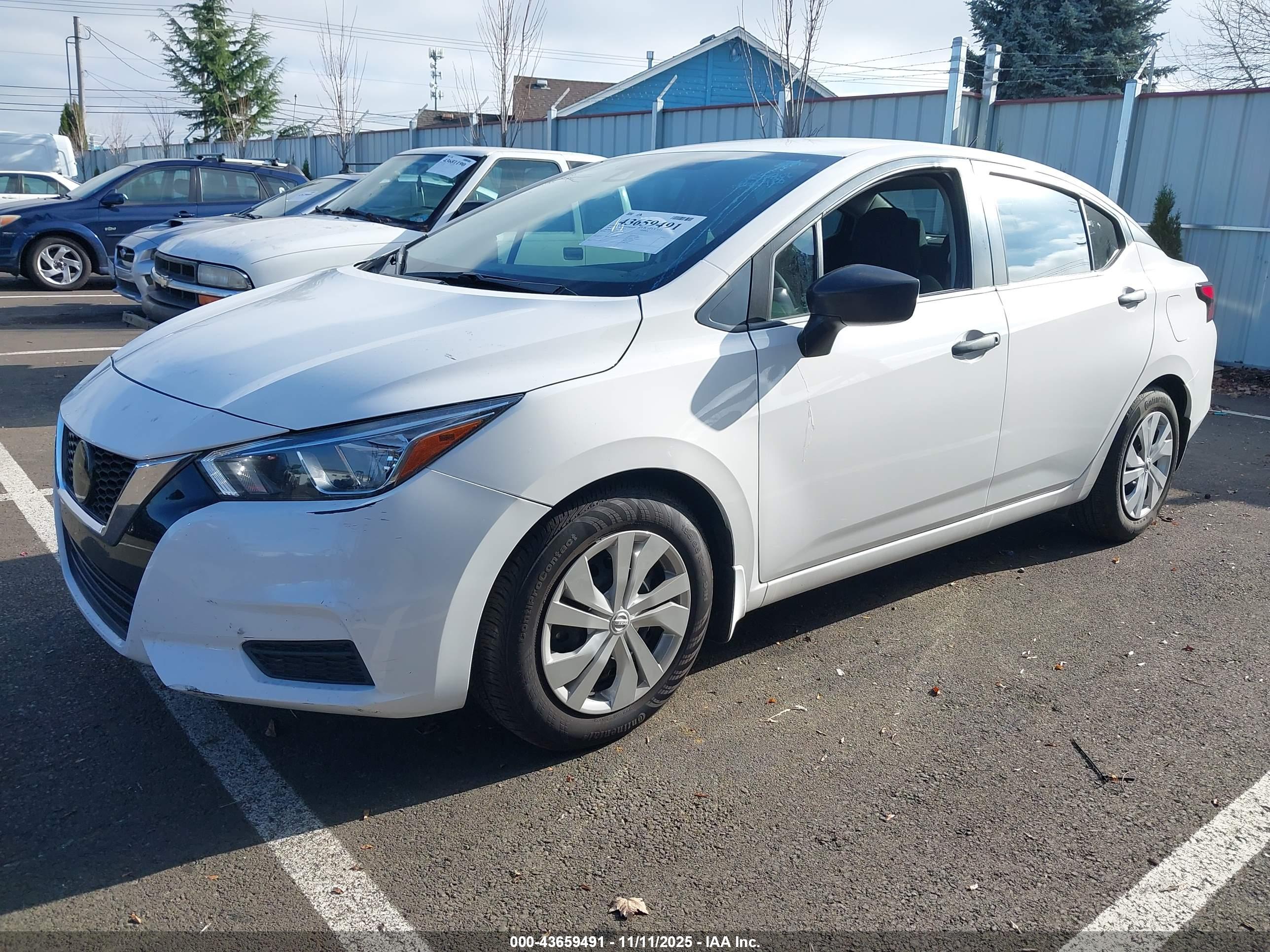 NISSAN VERSA image 2