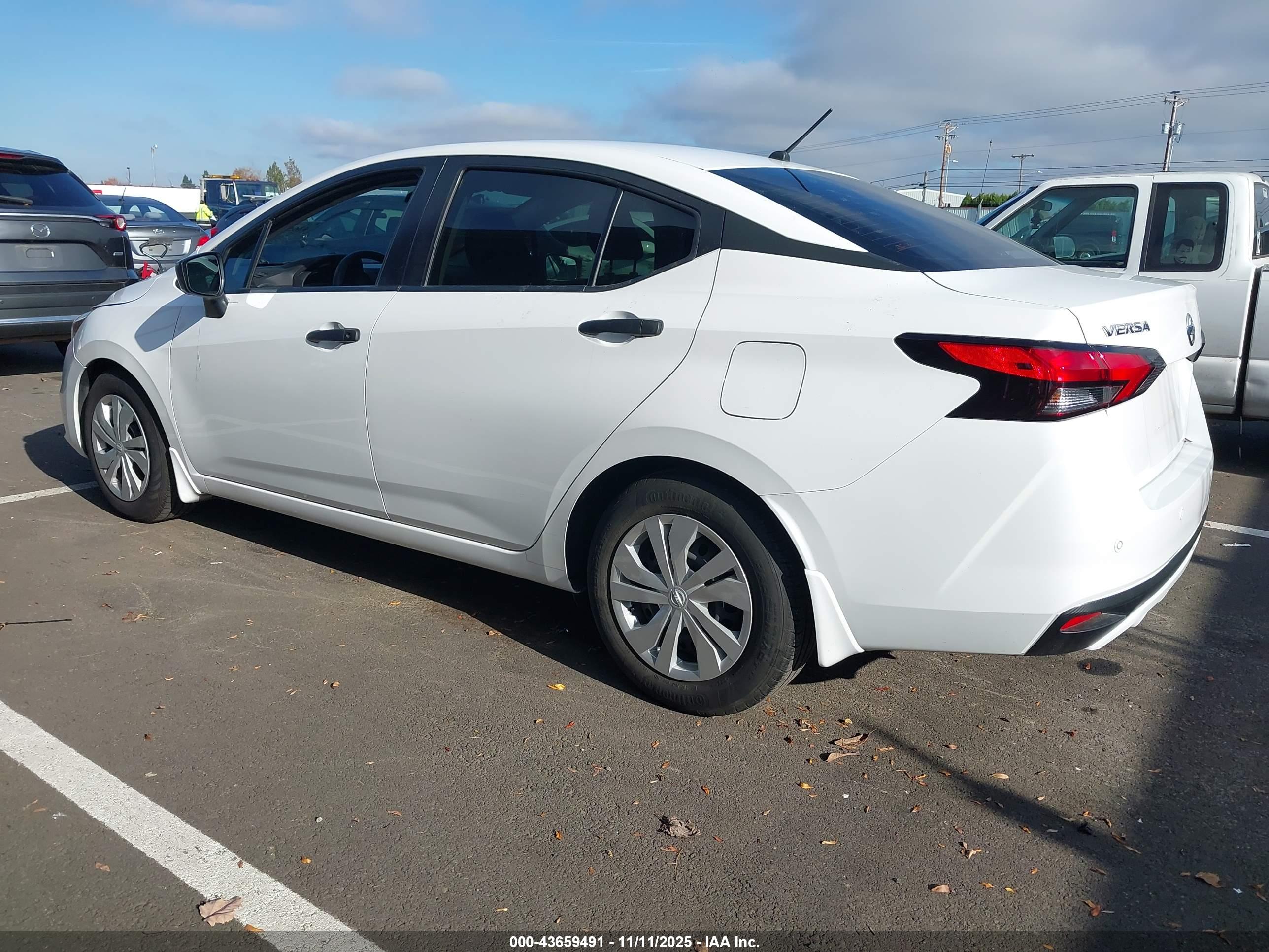 NISSAN VERSA image 3