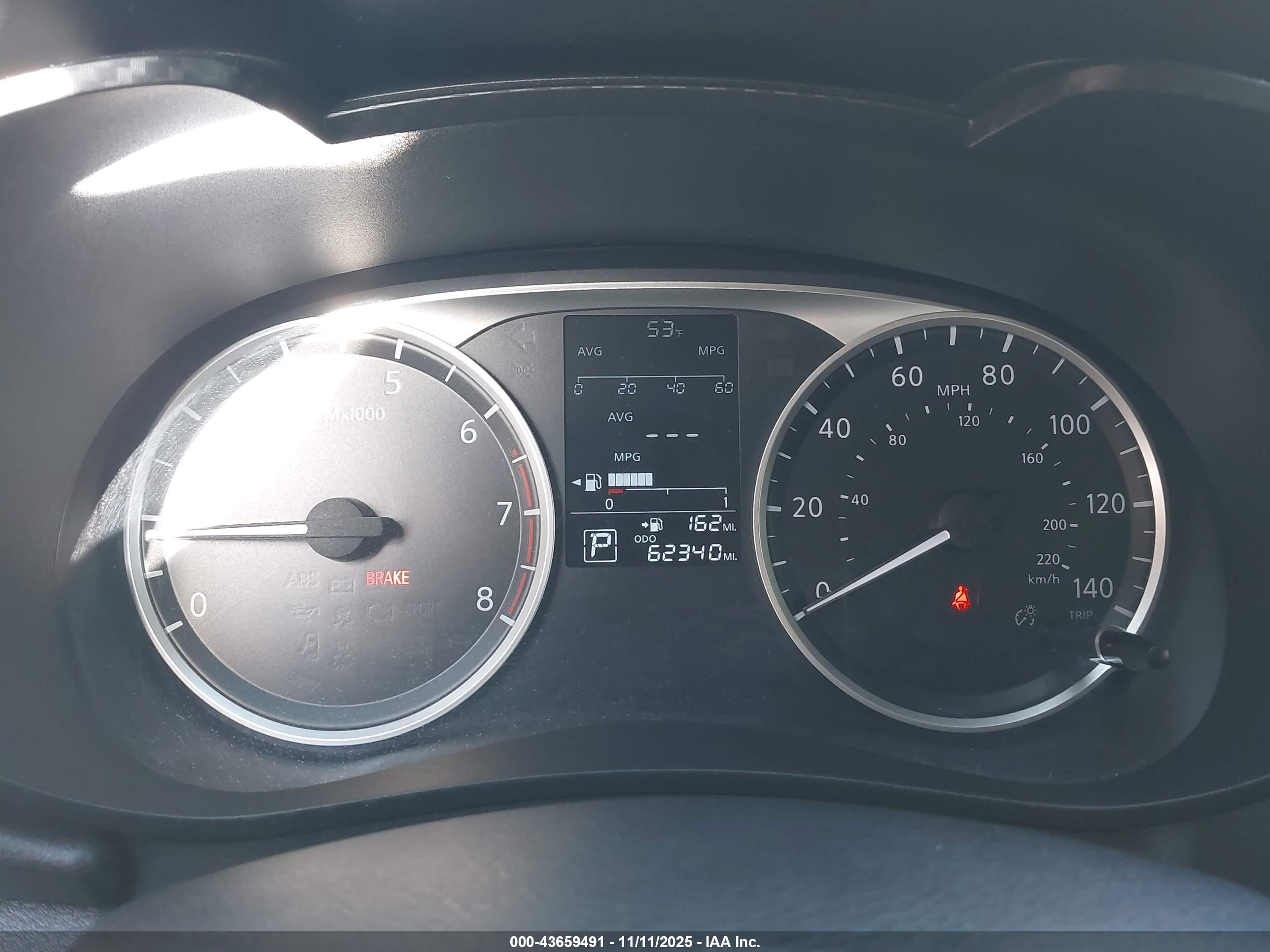 NISSAN VERSA image 7