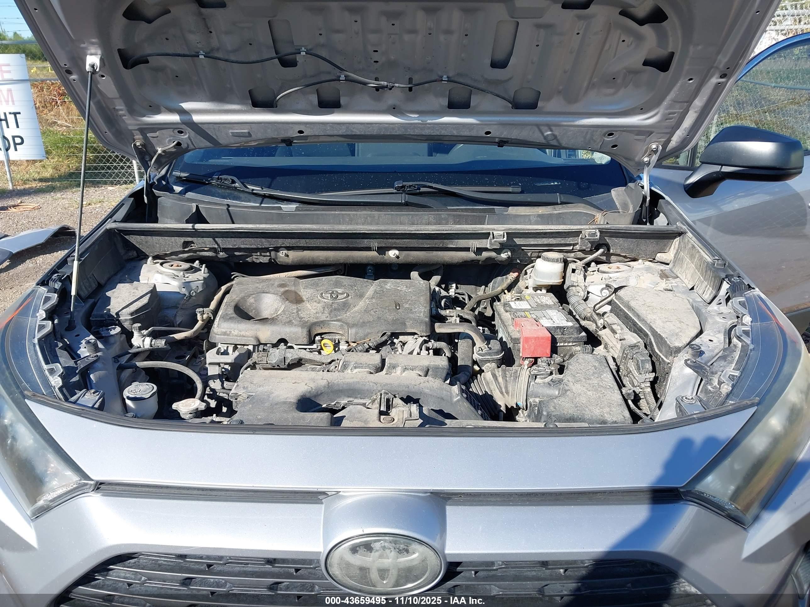 TOYOTA RAV4 image 10