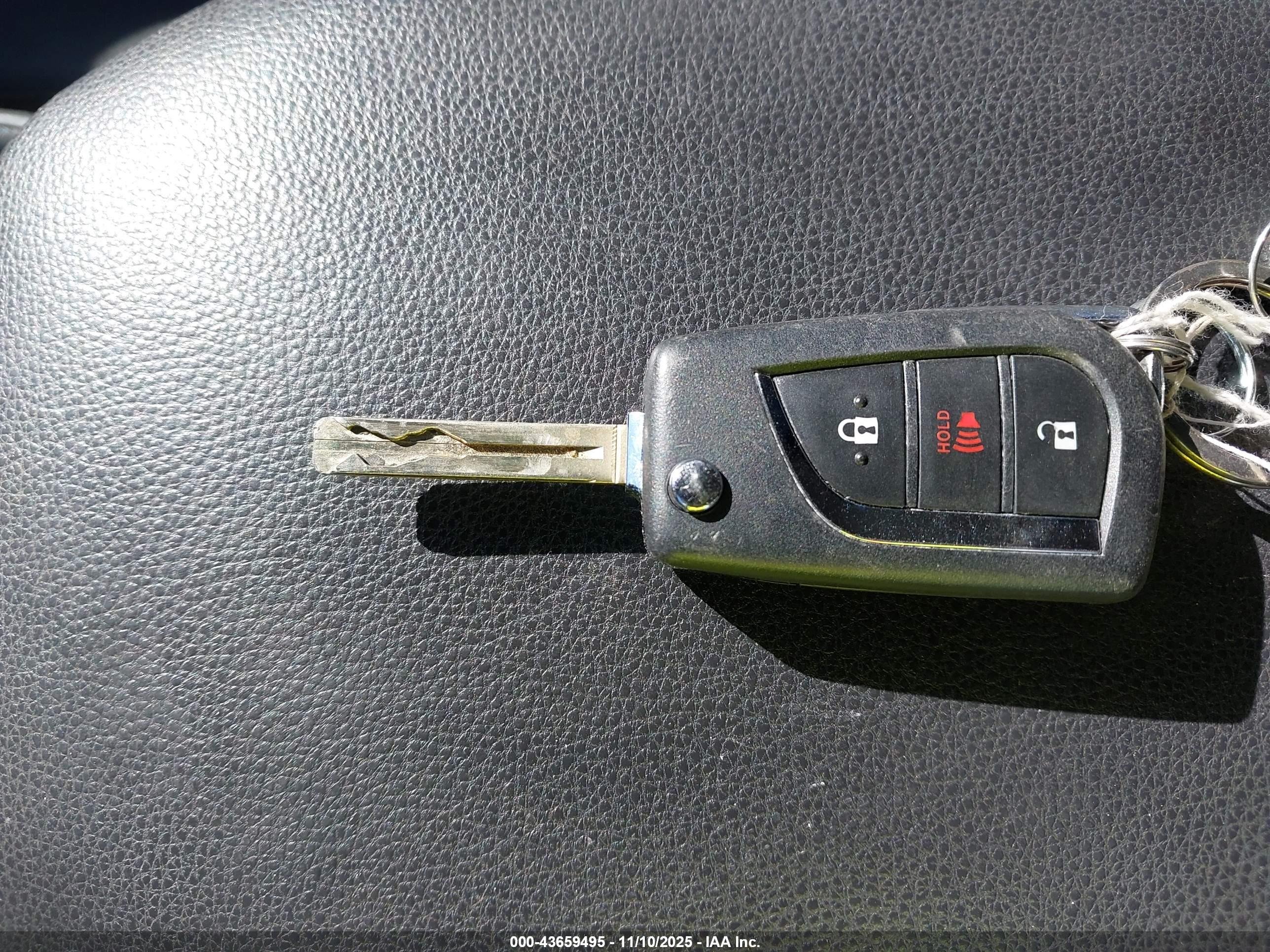 TOYOTA RAV4 image 11