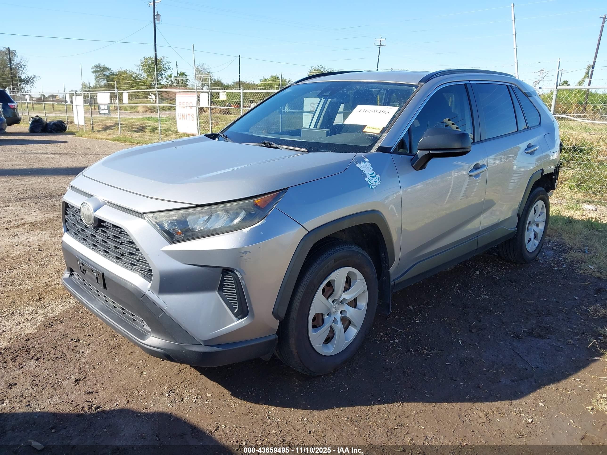 TOYOTA RAV4 image 2