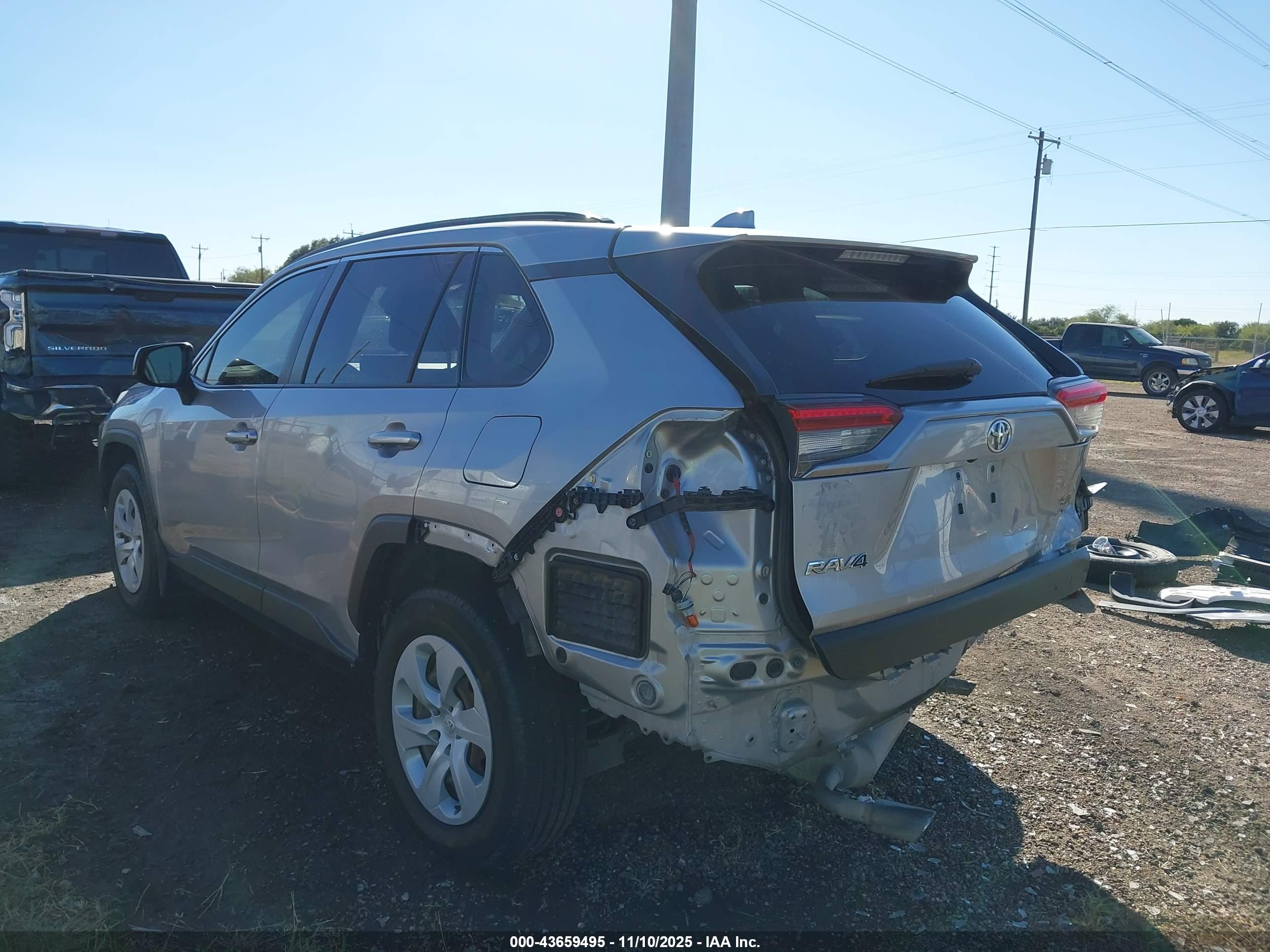 TOYOTA RAV4 image 3