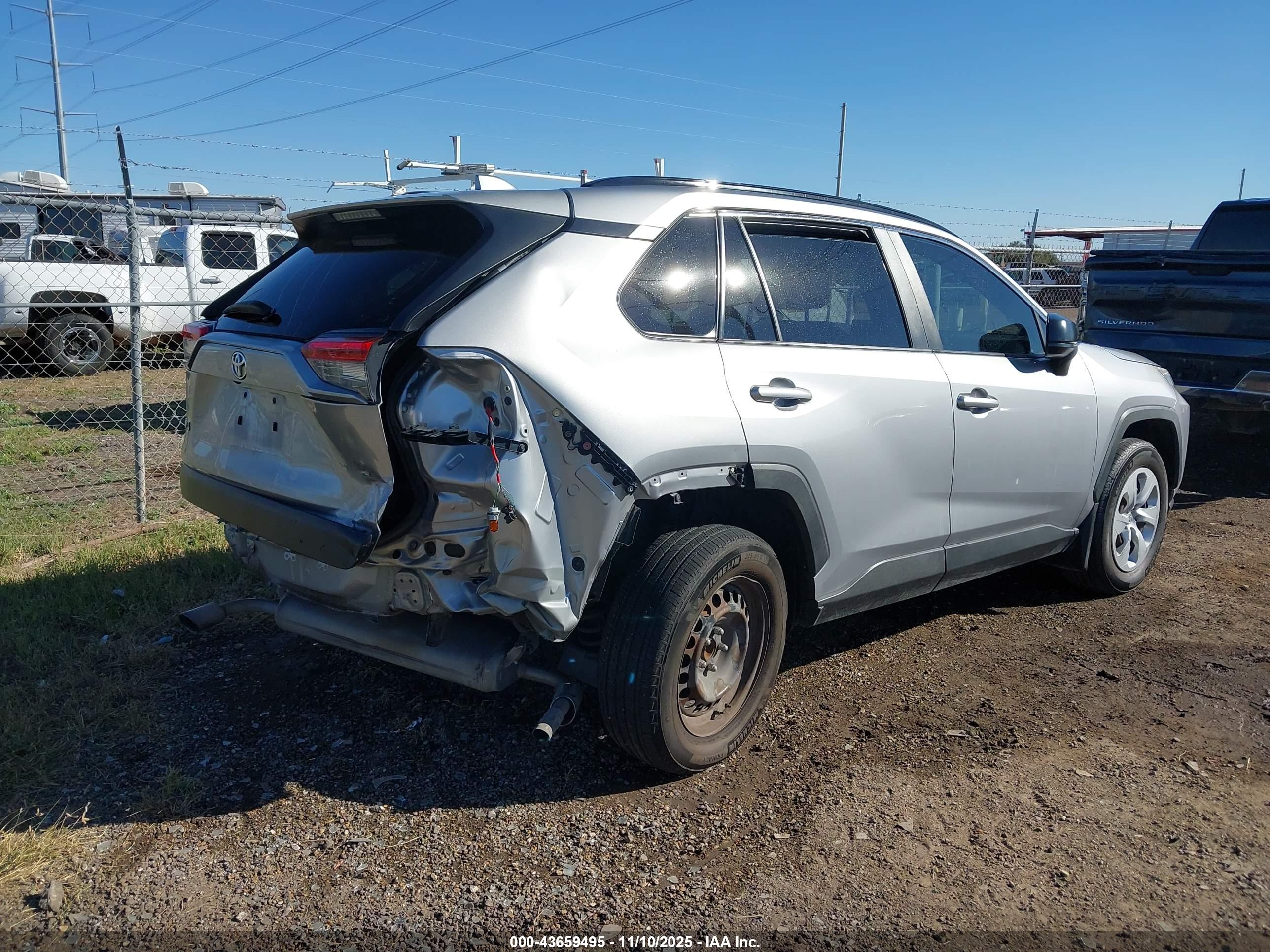TOYOTA RAV4 image 4