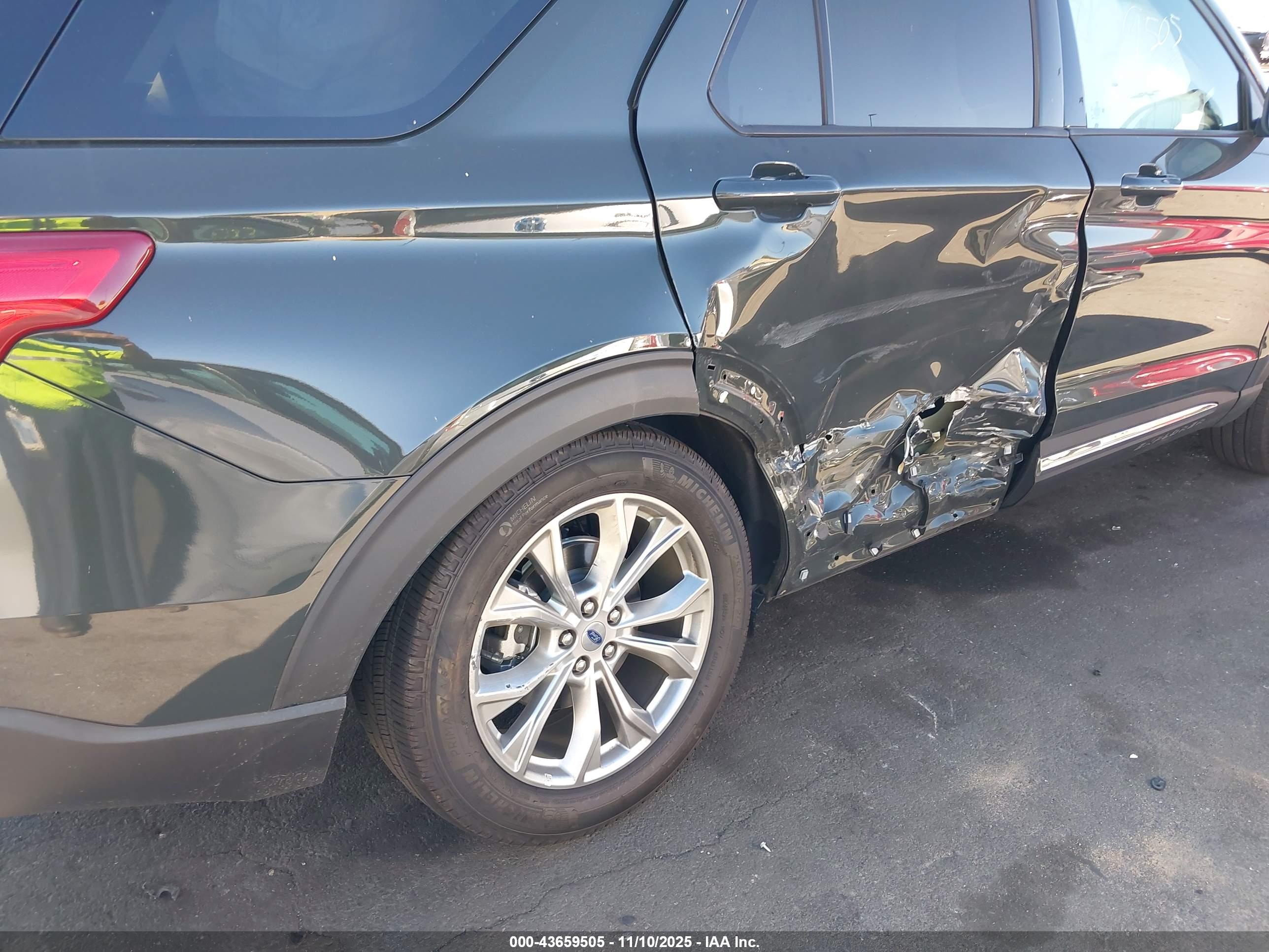 FORD EXPLORER image 6