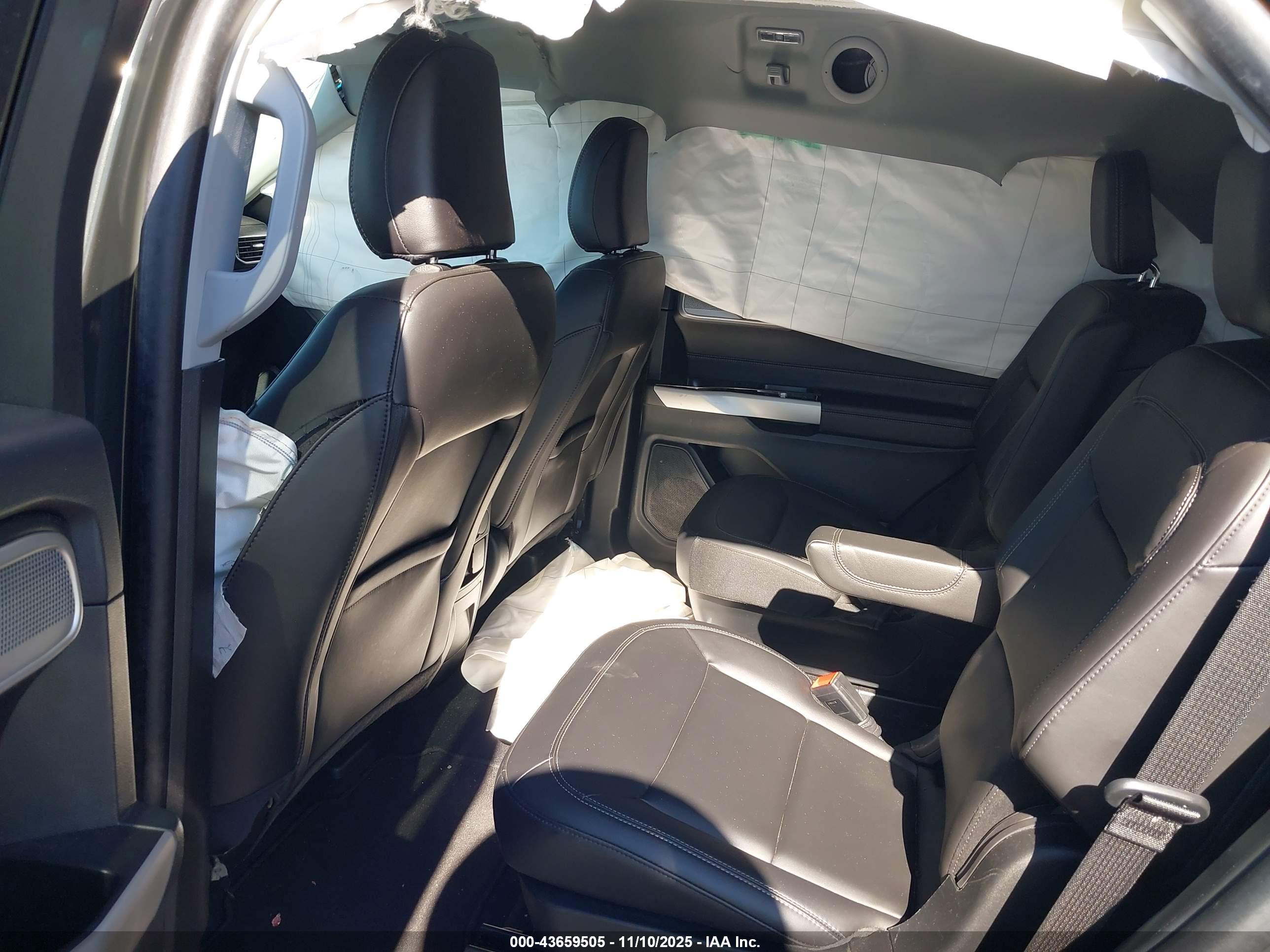 FORD EXPLORER image 8