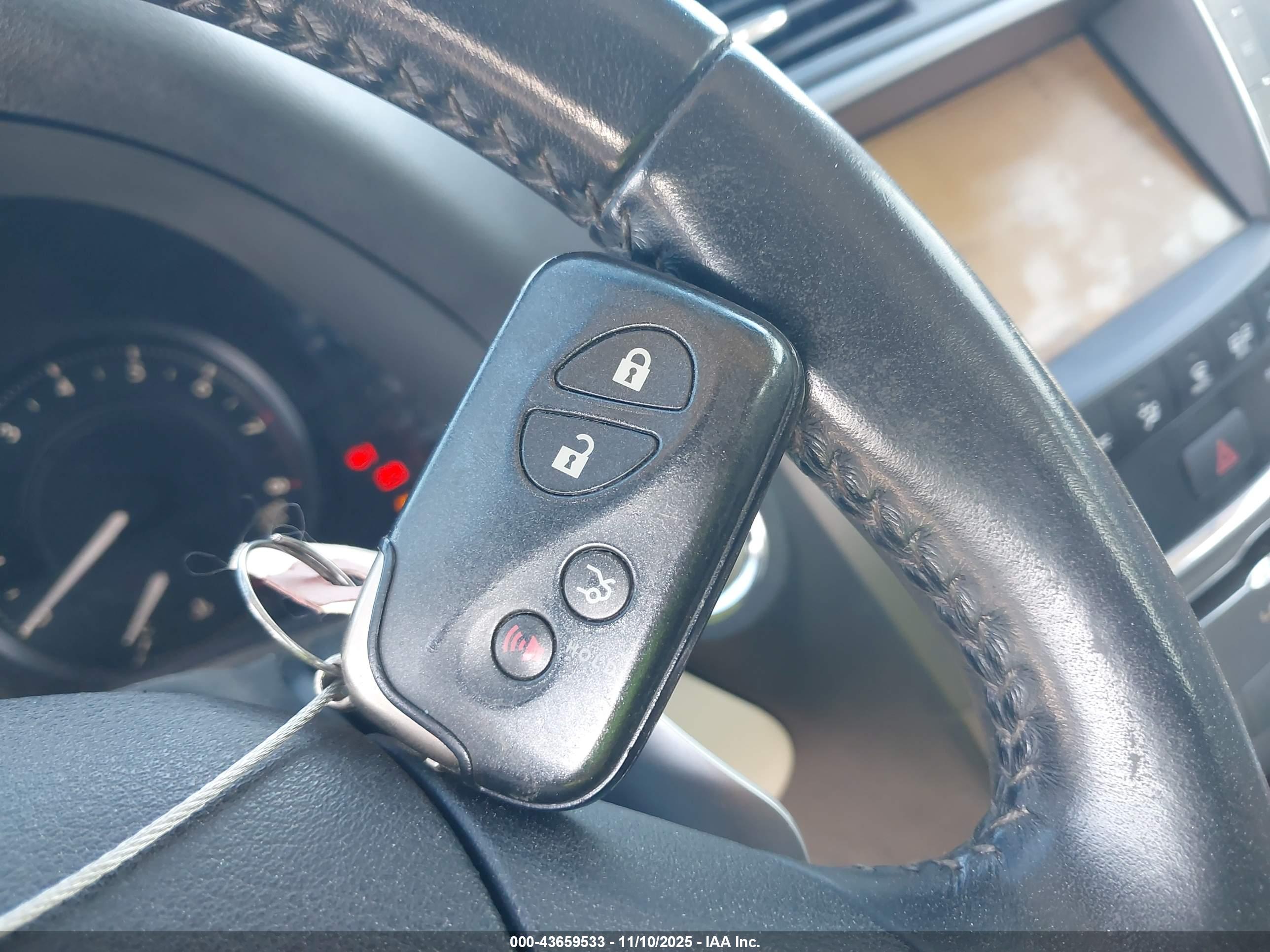 LEXUS IS image 11