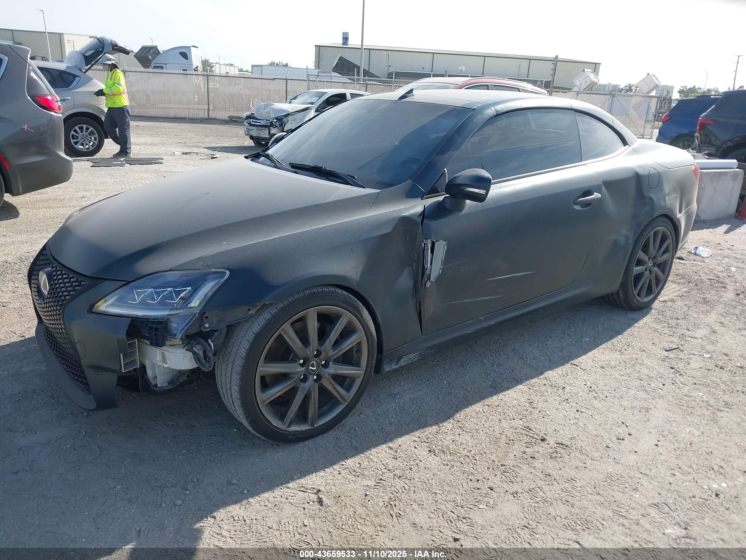 LEXUS IS image 2