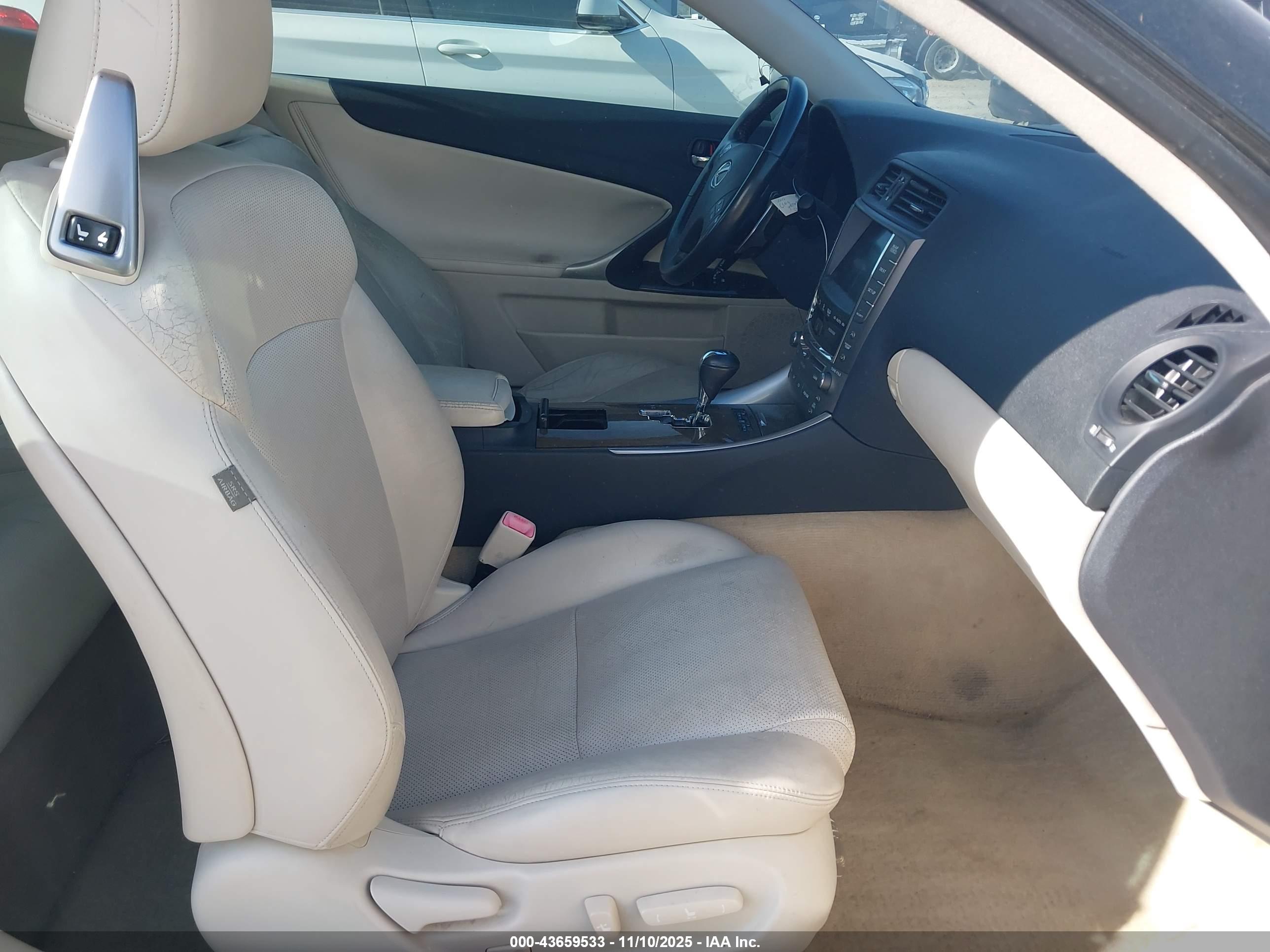 LEXUS IS image 5