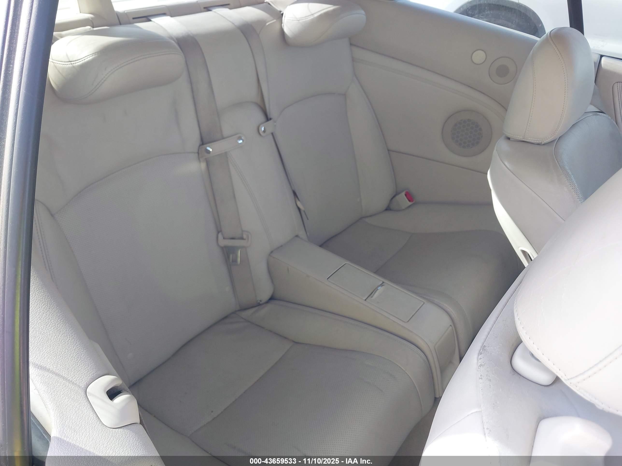 LEXUS IS image 8