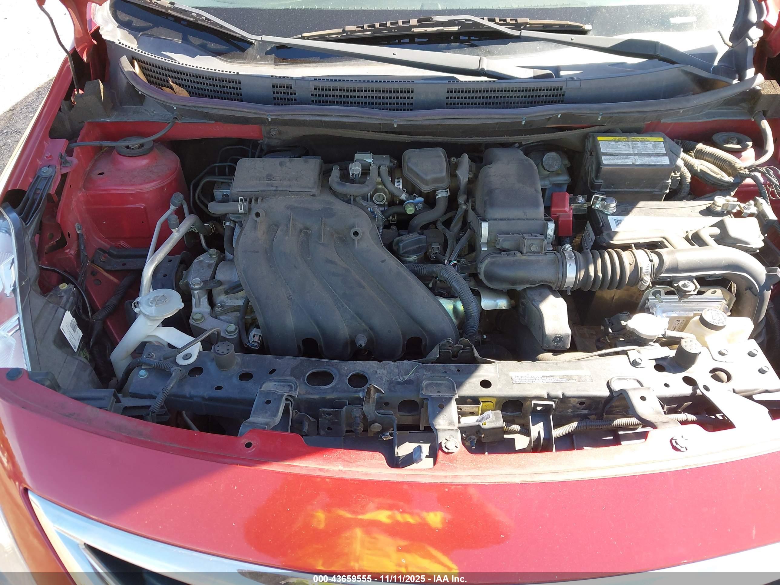 NISSAN VERSA image 10