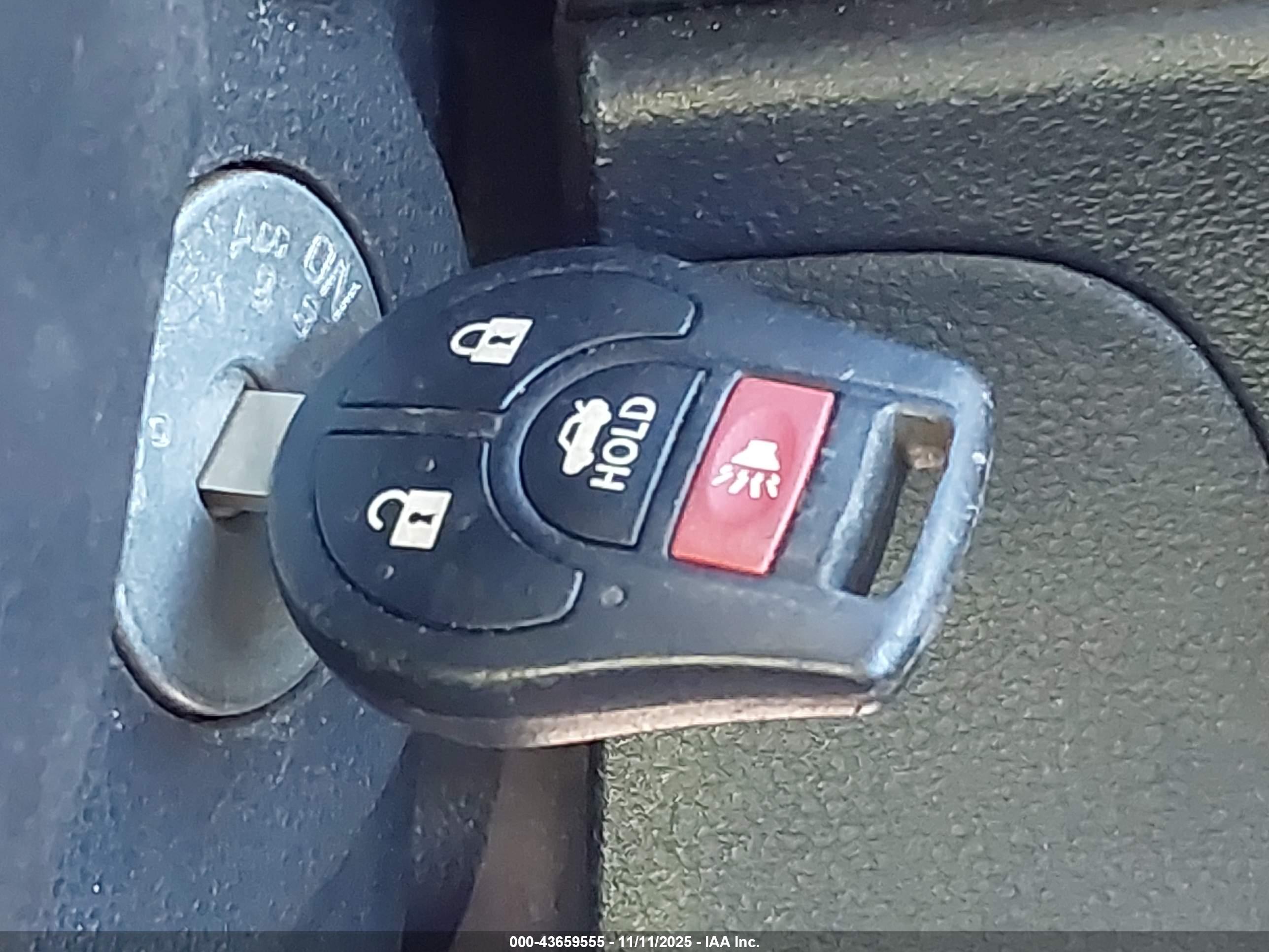NISSAN VERSA image 11