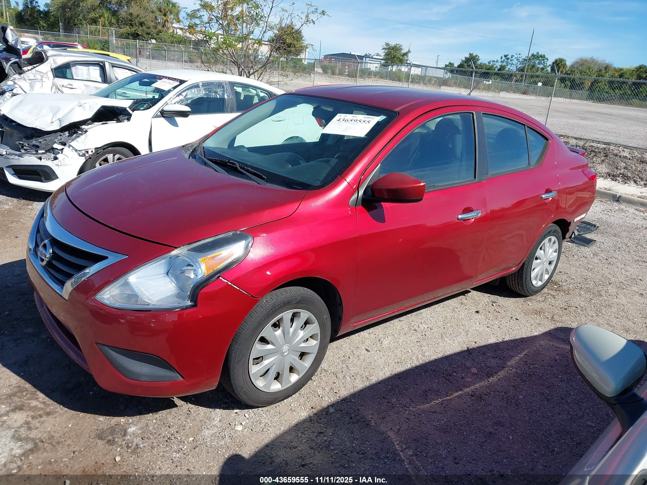 NISSAN VERSA image 2