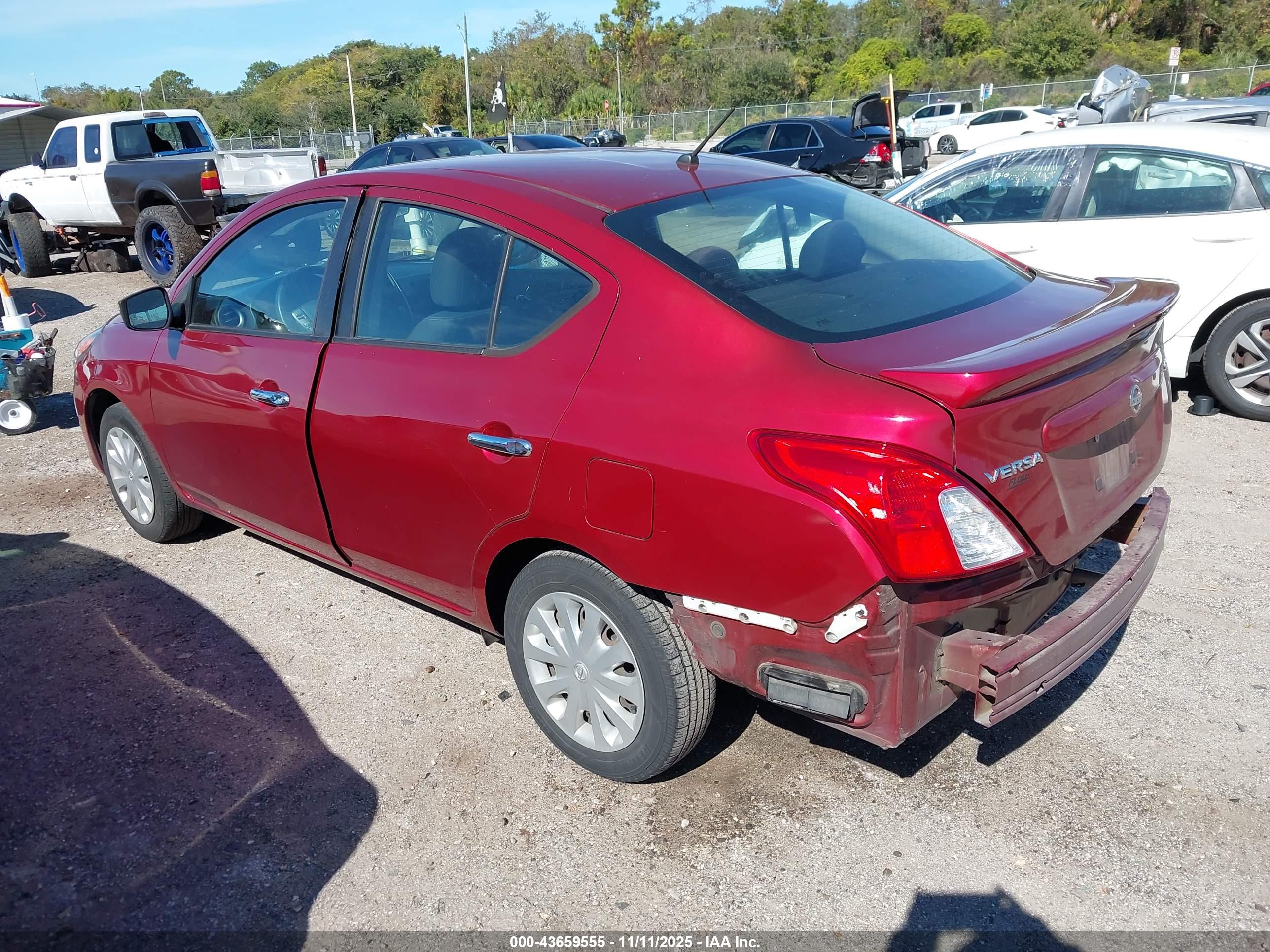 NISSAN VERSA image 3