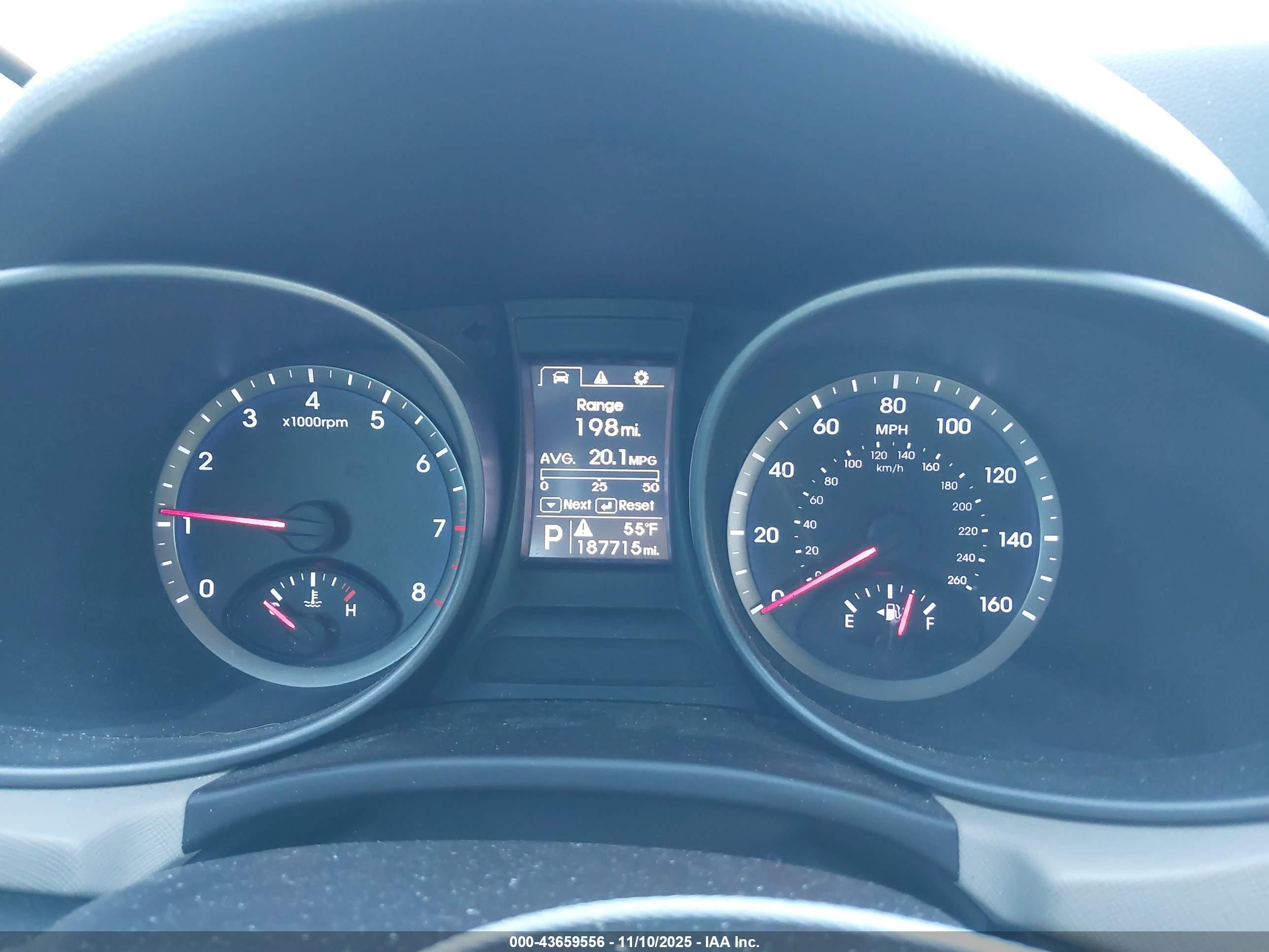HYUNDAI SANTA image 7
