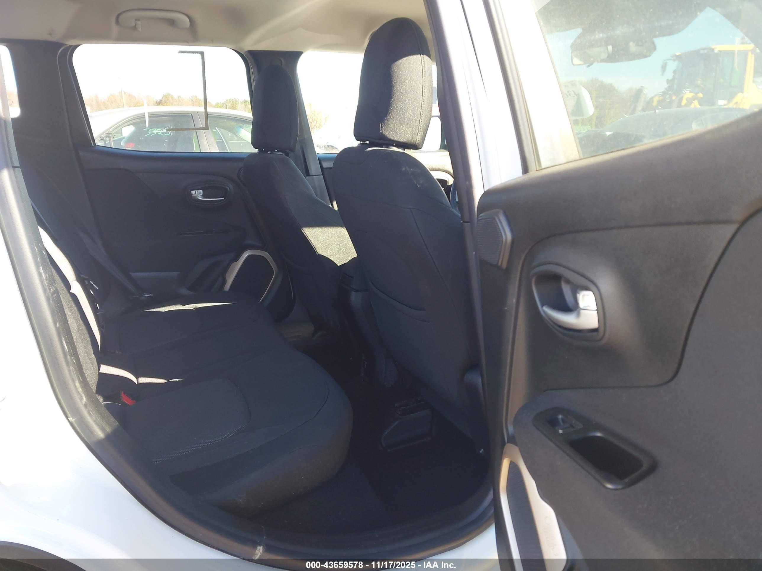JEEP RENEGADE image 8