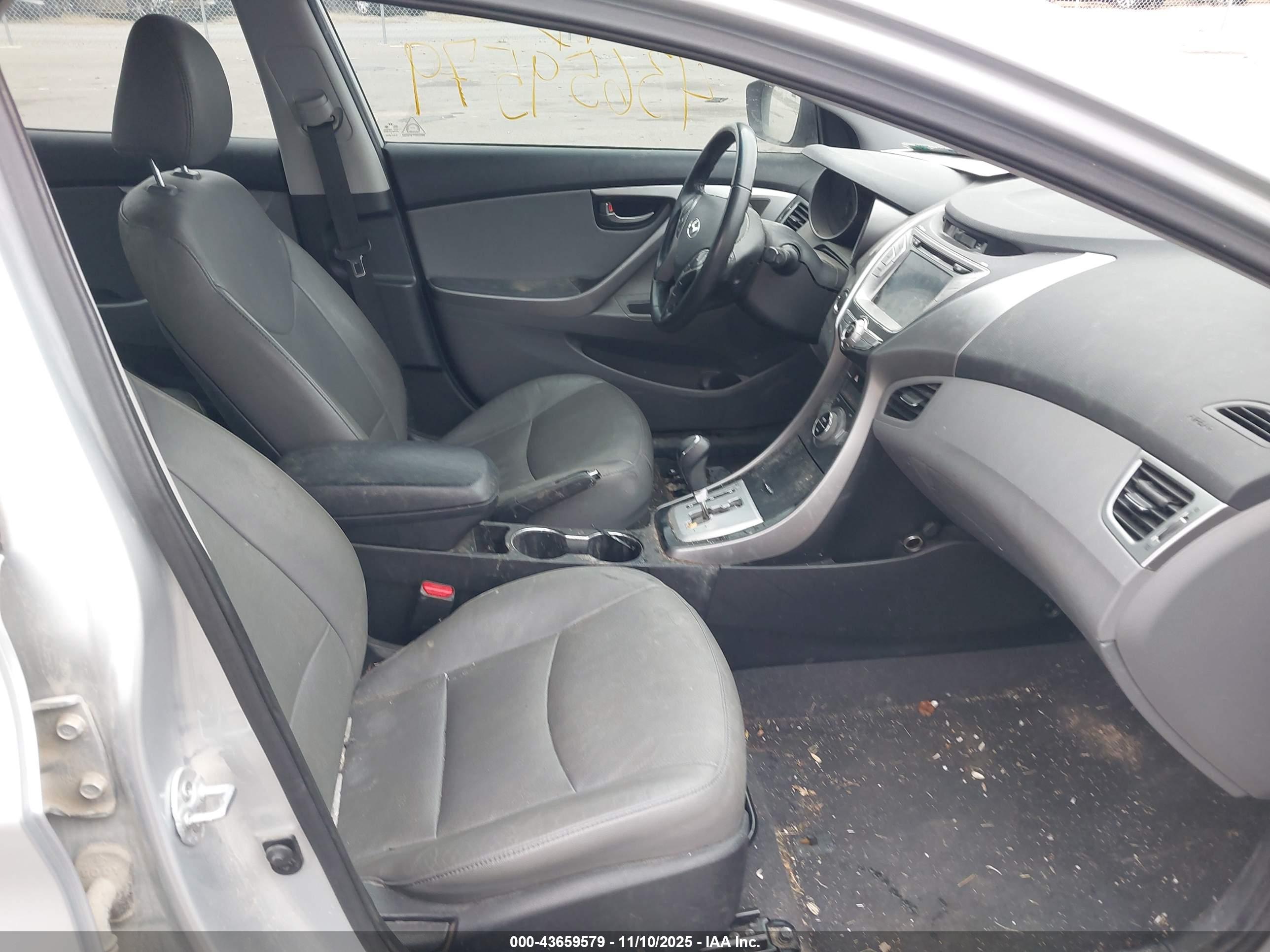 HYUNDAI ELANTRA image 5