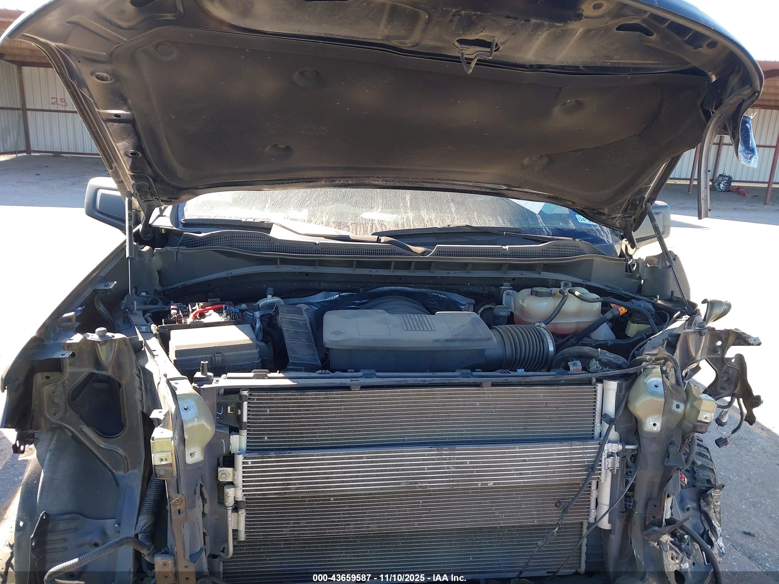 CHEVROLET SILVERADO image 10