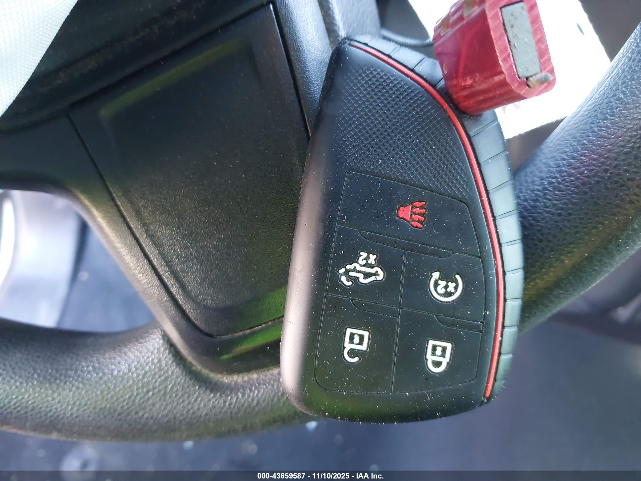 CHEVROLET SILVERADO image 11