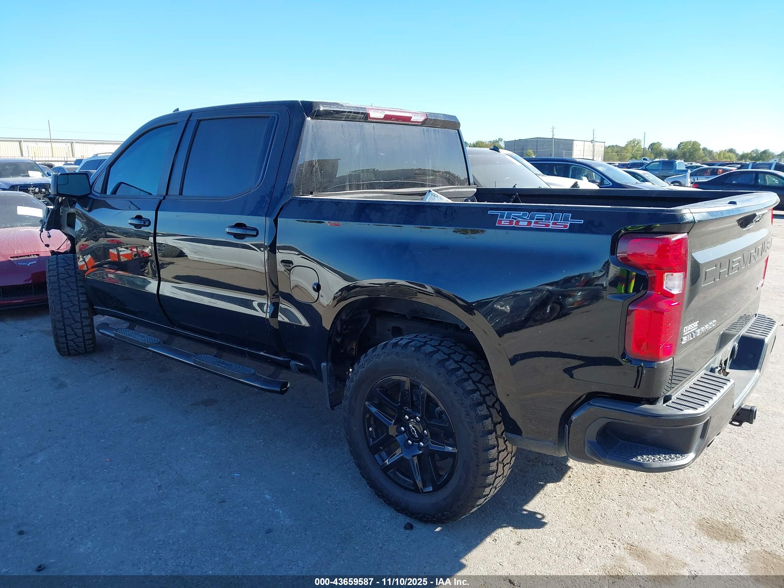 CHEVROLET SILVERADO image 3