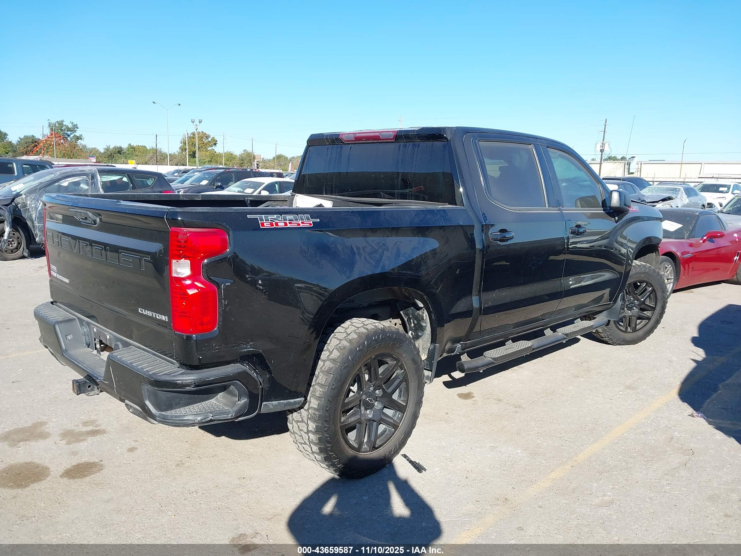 CHEVROLET SILVERADO image 4