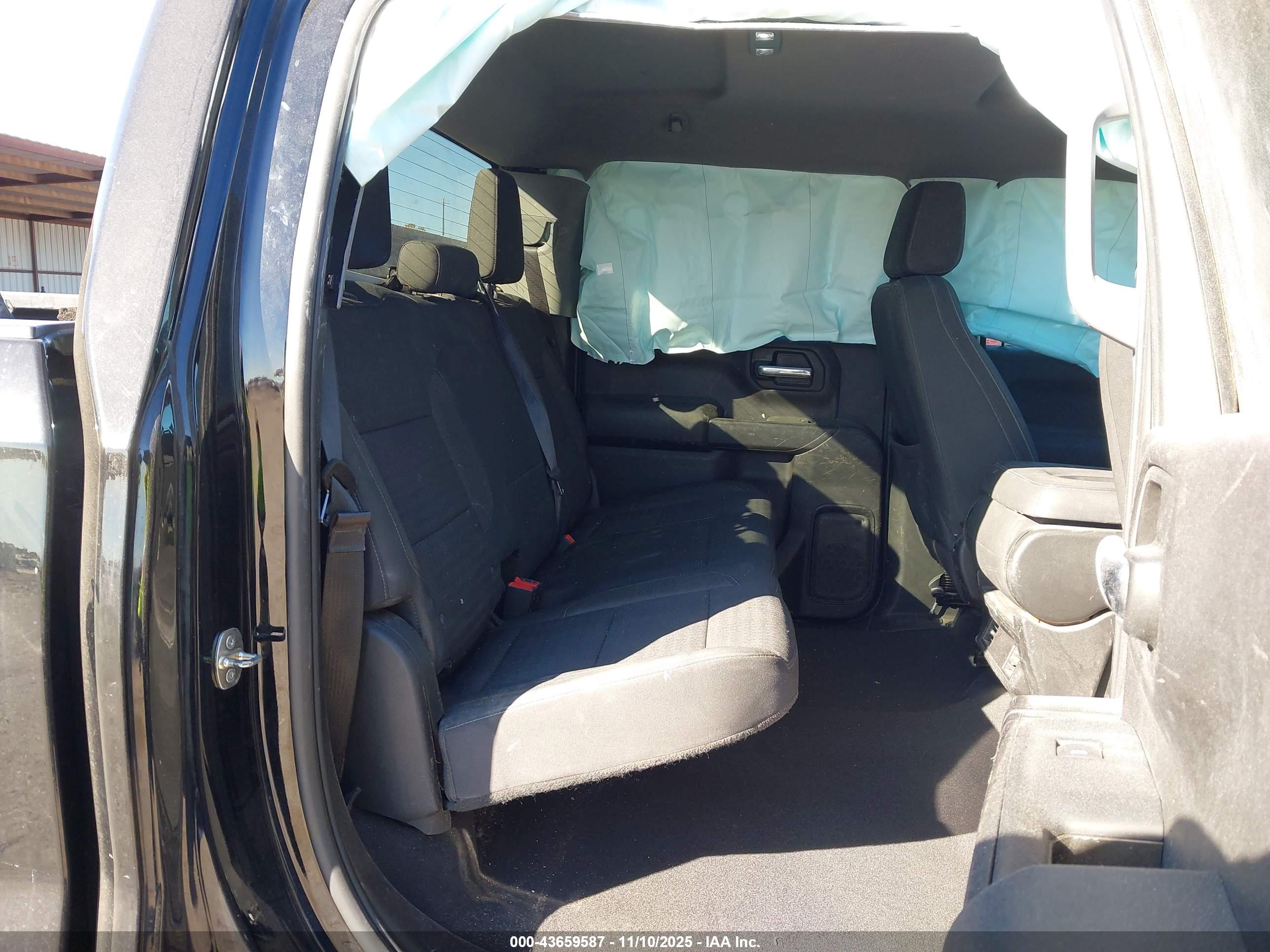 CHEVROLET SILVERADO image 8