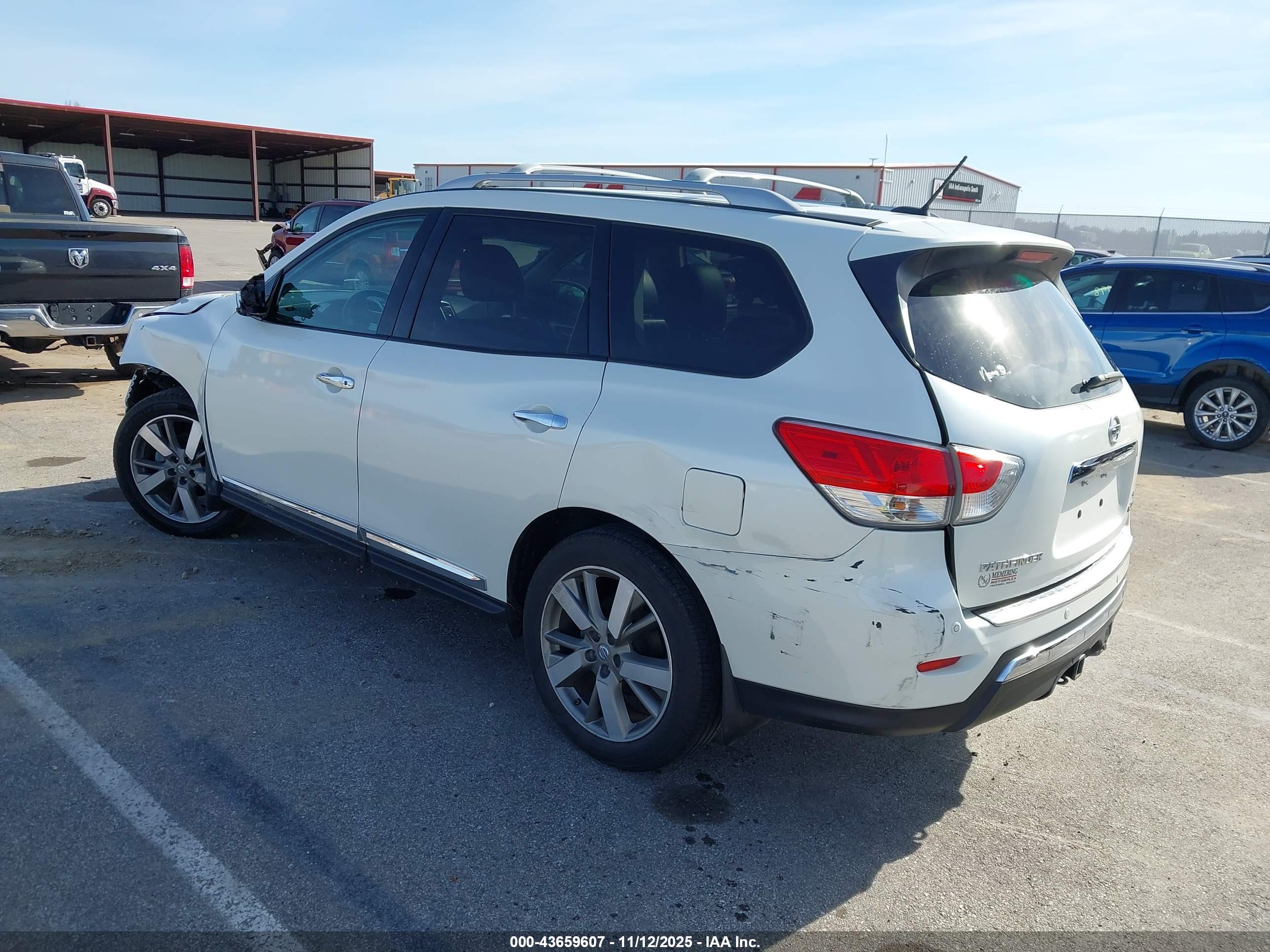 NISSAN PATHFINDER image 3
