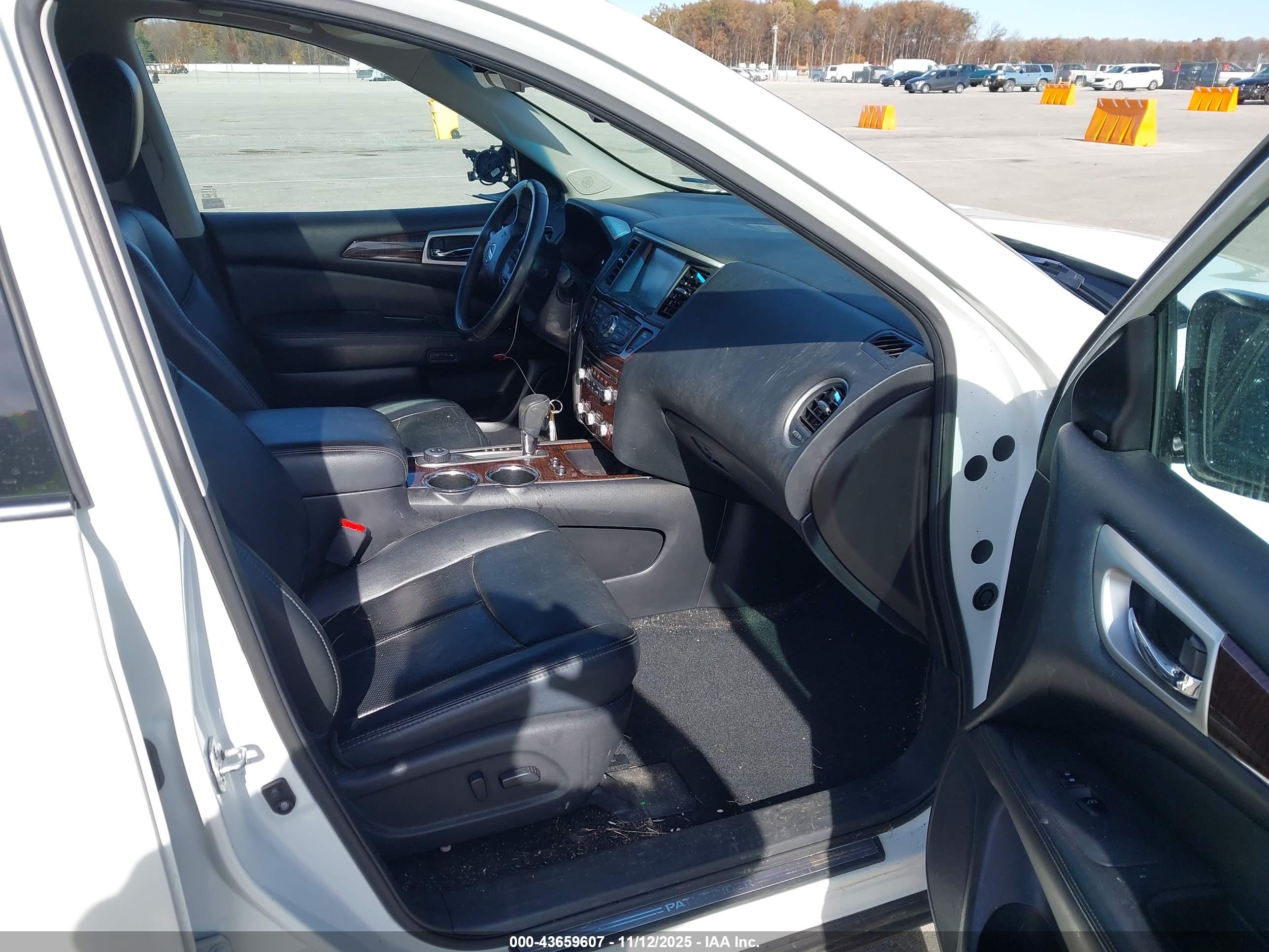NISSAN PATHFINDER image 5