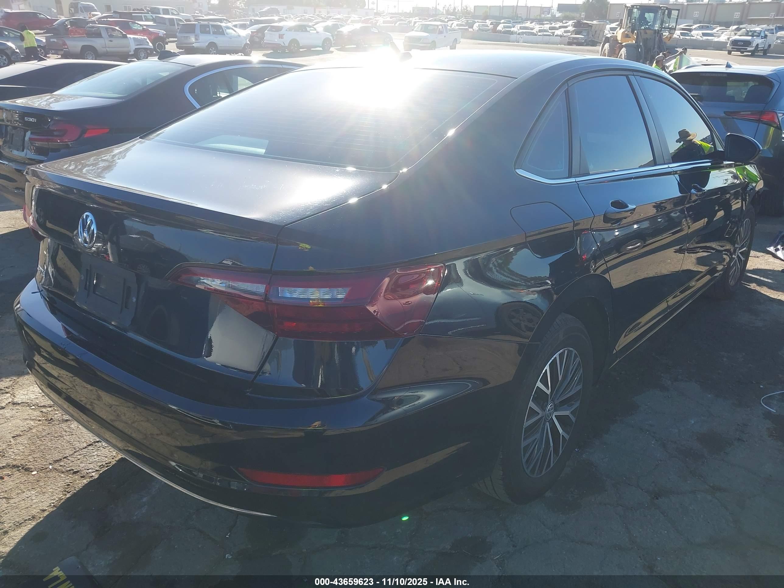 VOLKSWAGEN JETTA image 4