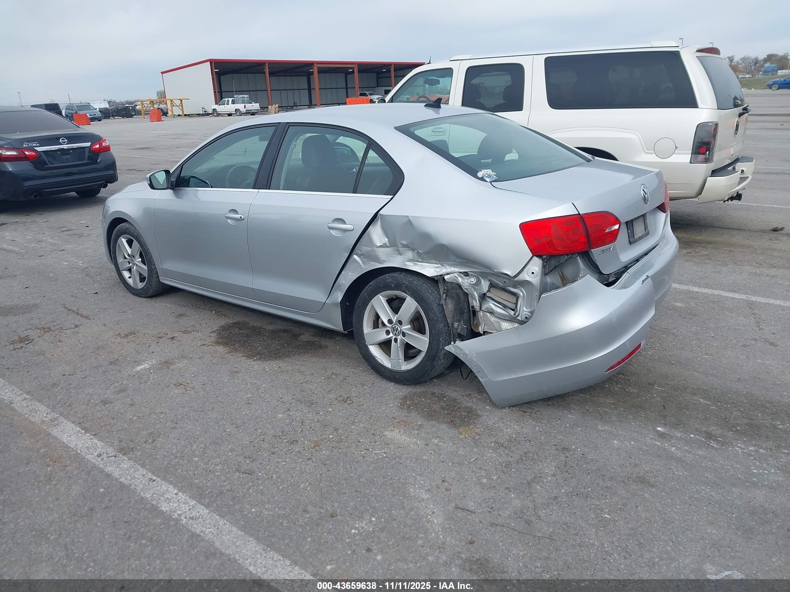 VOLKSWAGEN JETTA image 3