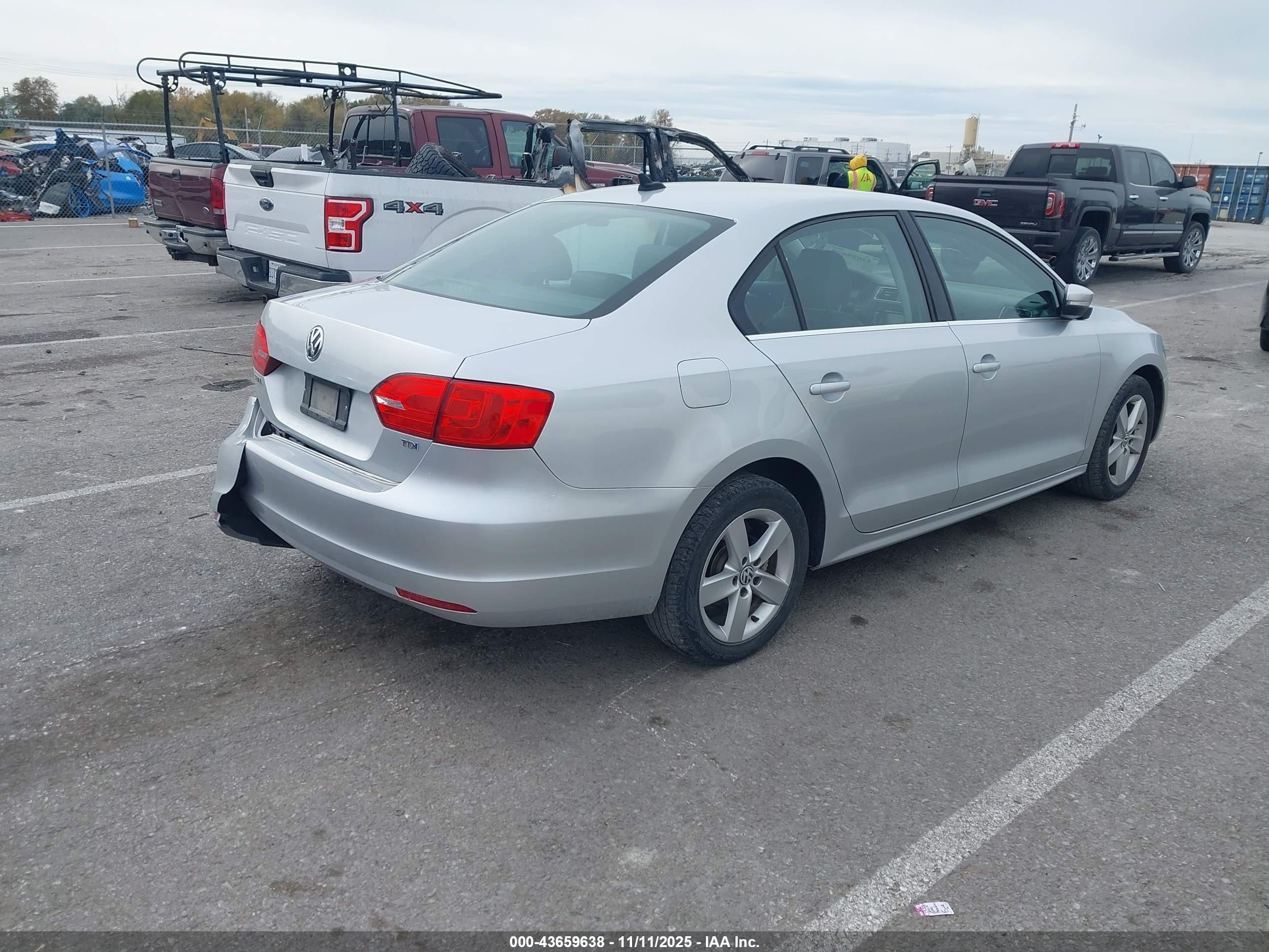 VOLKSWAGEN JETTA image 4