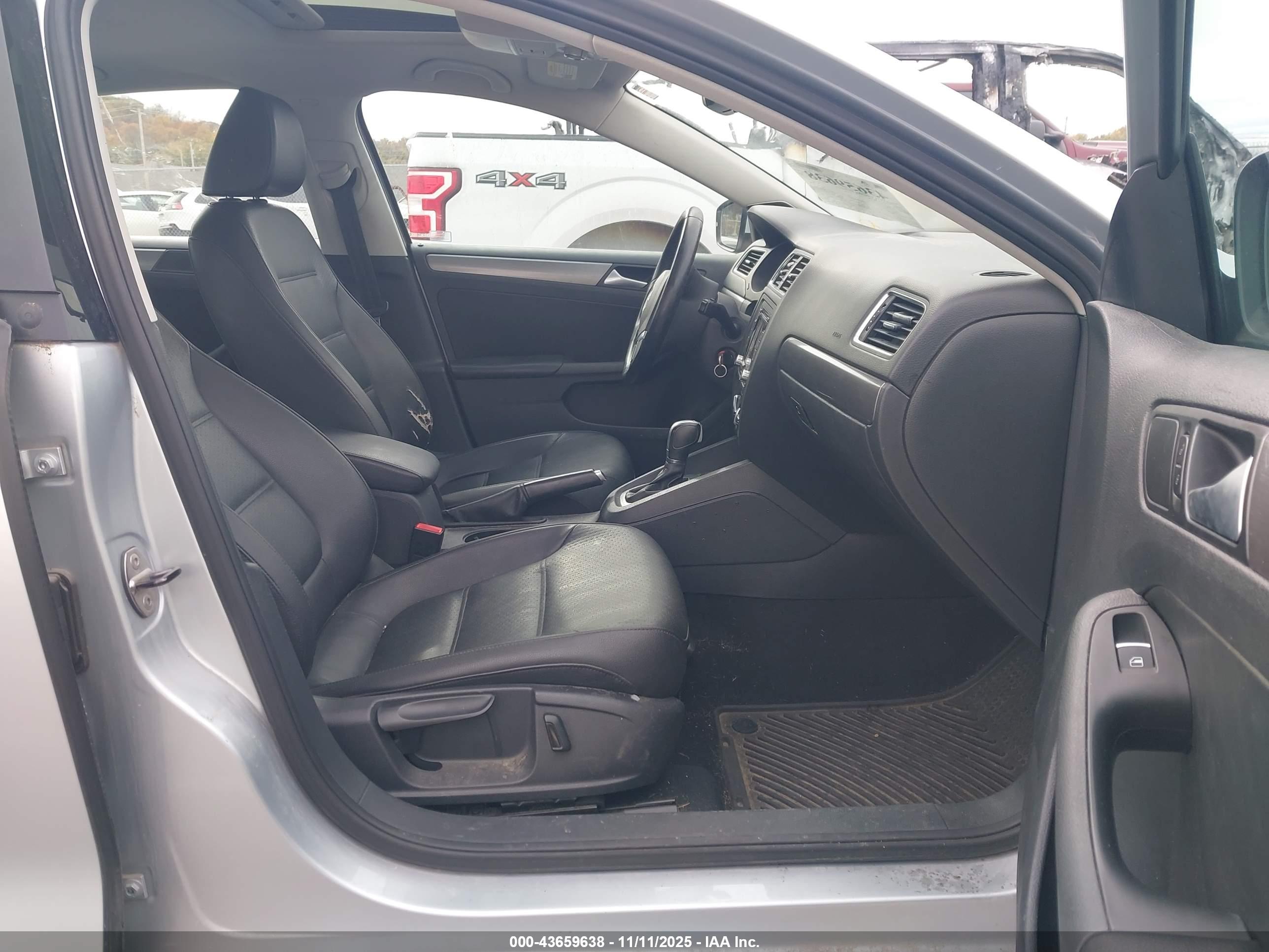 VOLKSWAGEN JETTA image 5