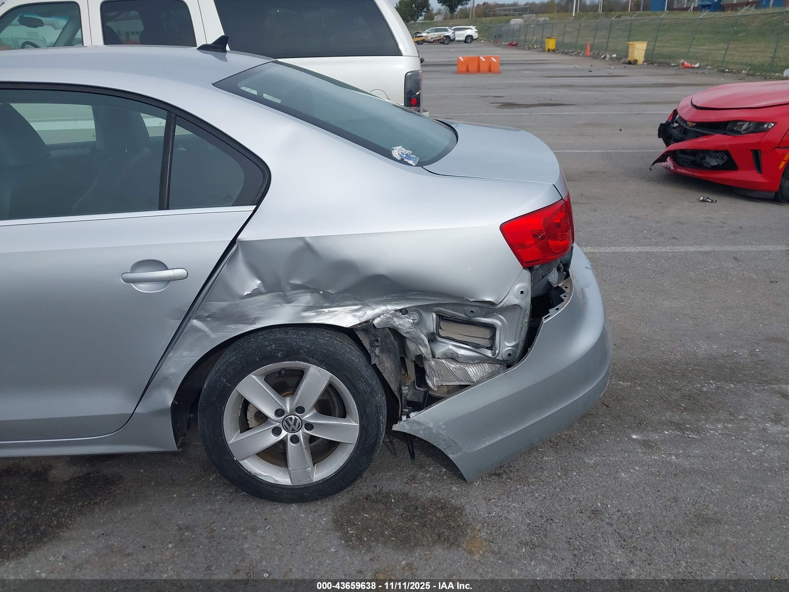 VOLKSWAGEN JETTA image 6