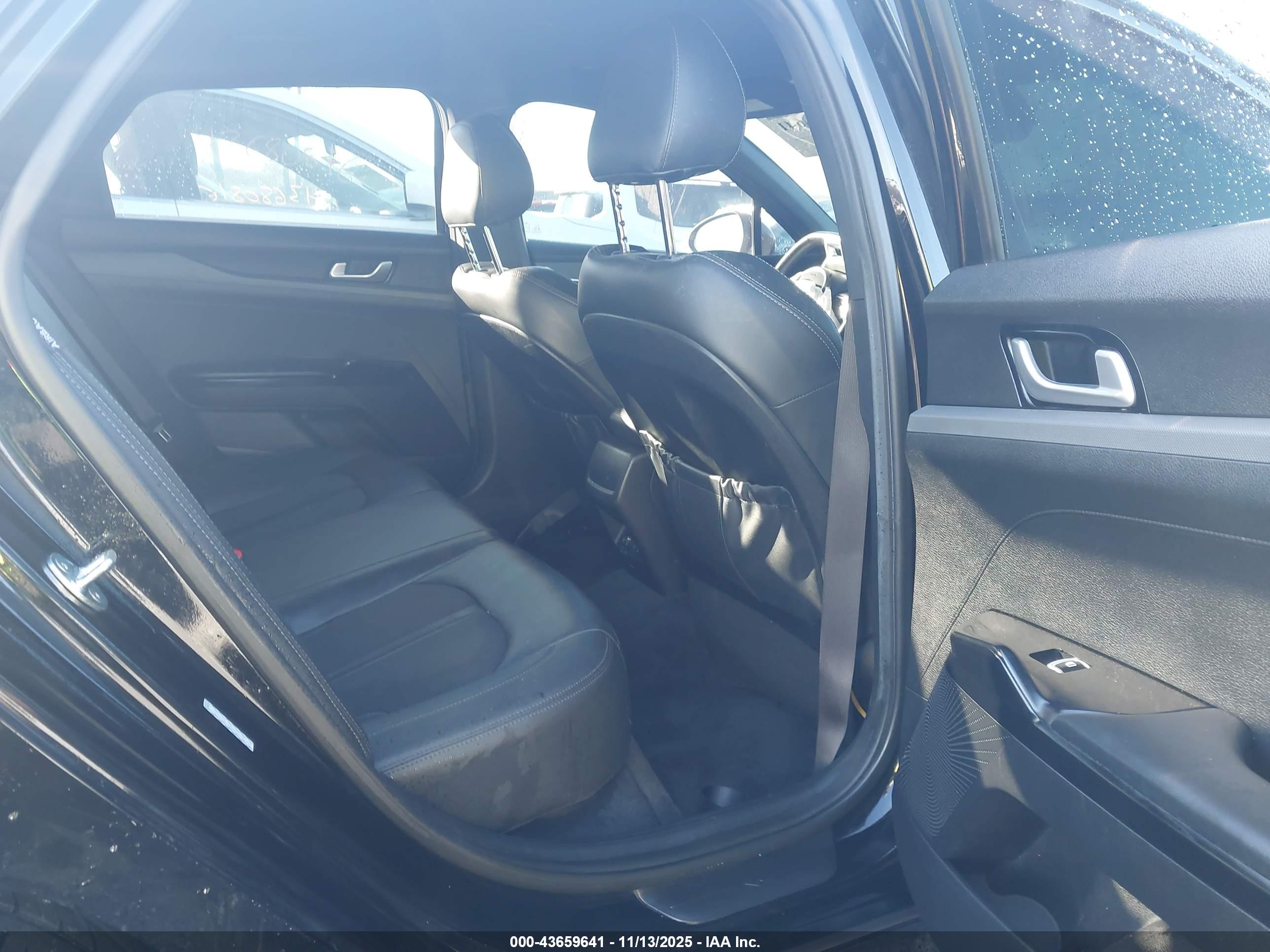 KIA K5 image 8