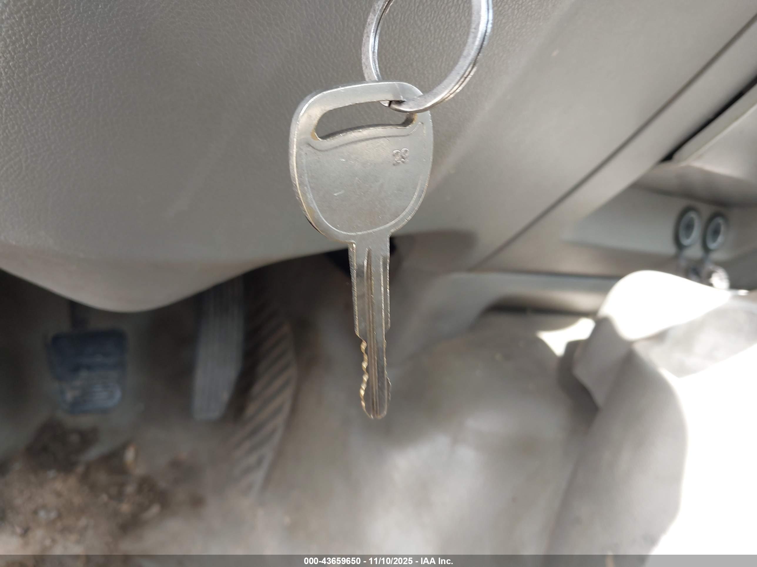 CHEVROLET COLORADO image 11