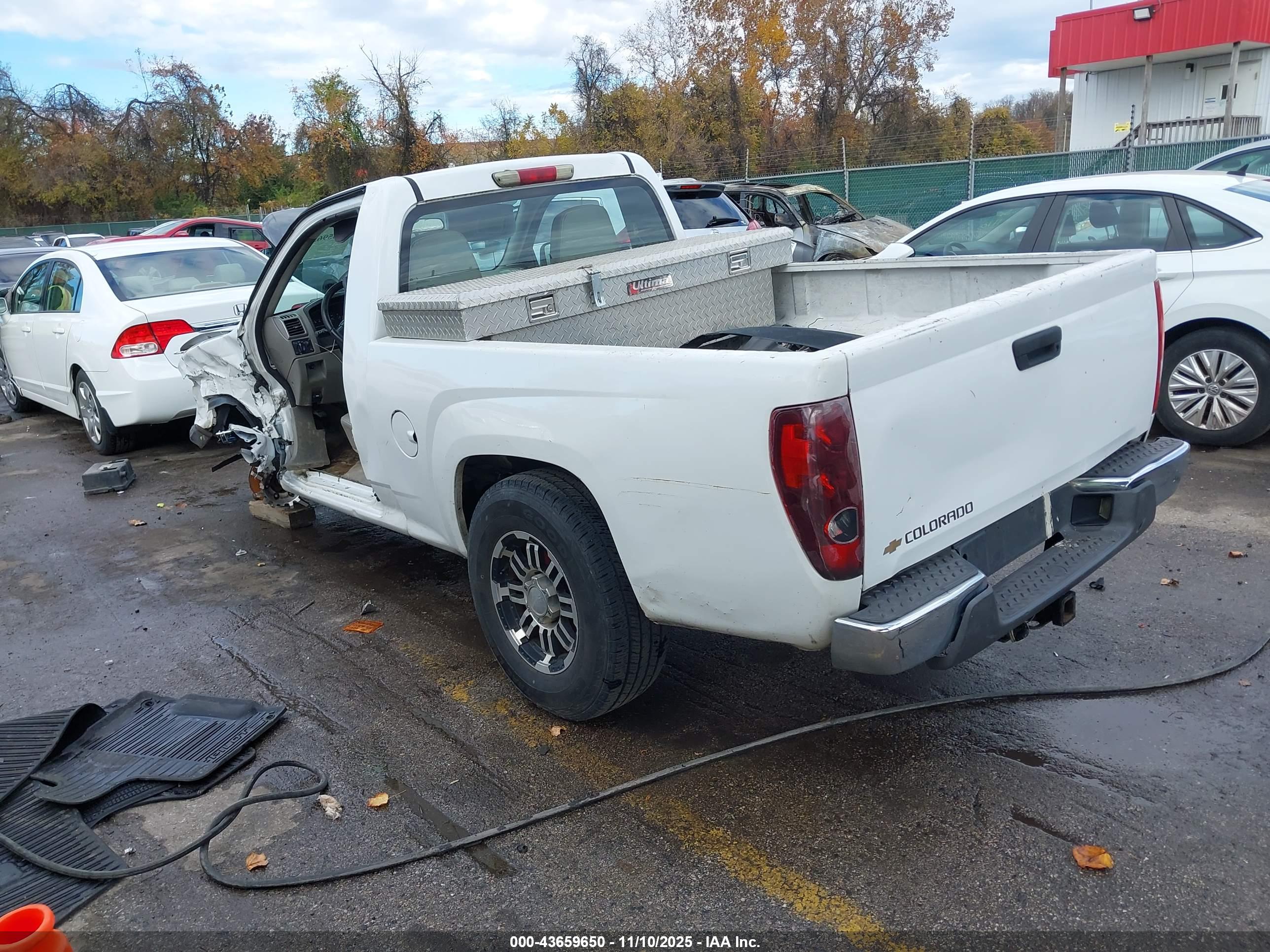 CHEVROLET COLORADO image 3